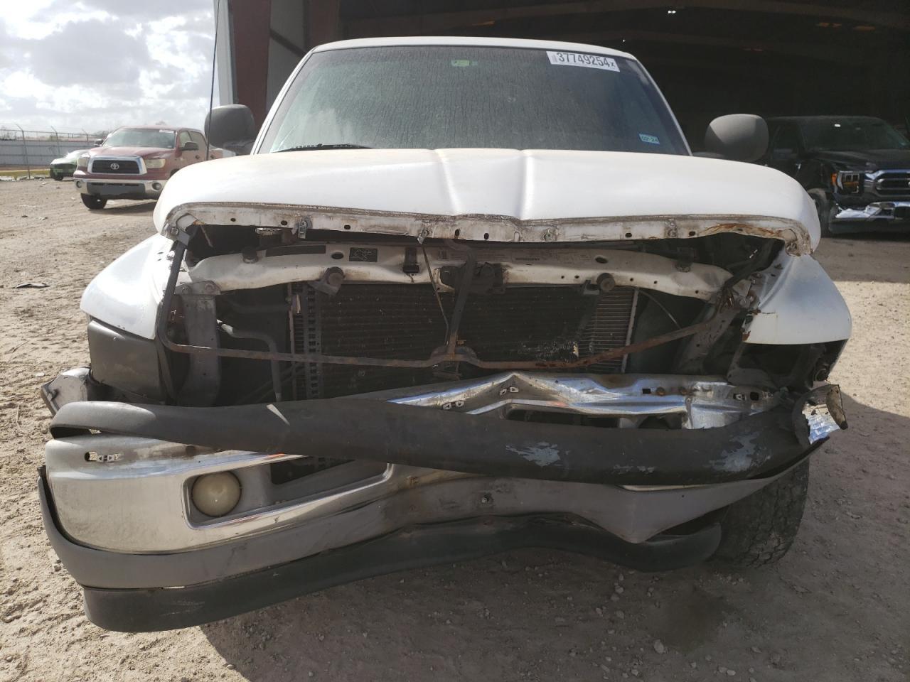 Photo 4 VIN: 3B7HC13Y9XM557904 - DODGE RAM 