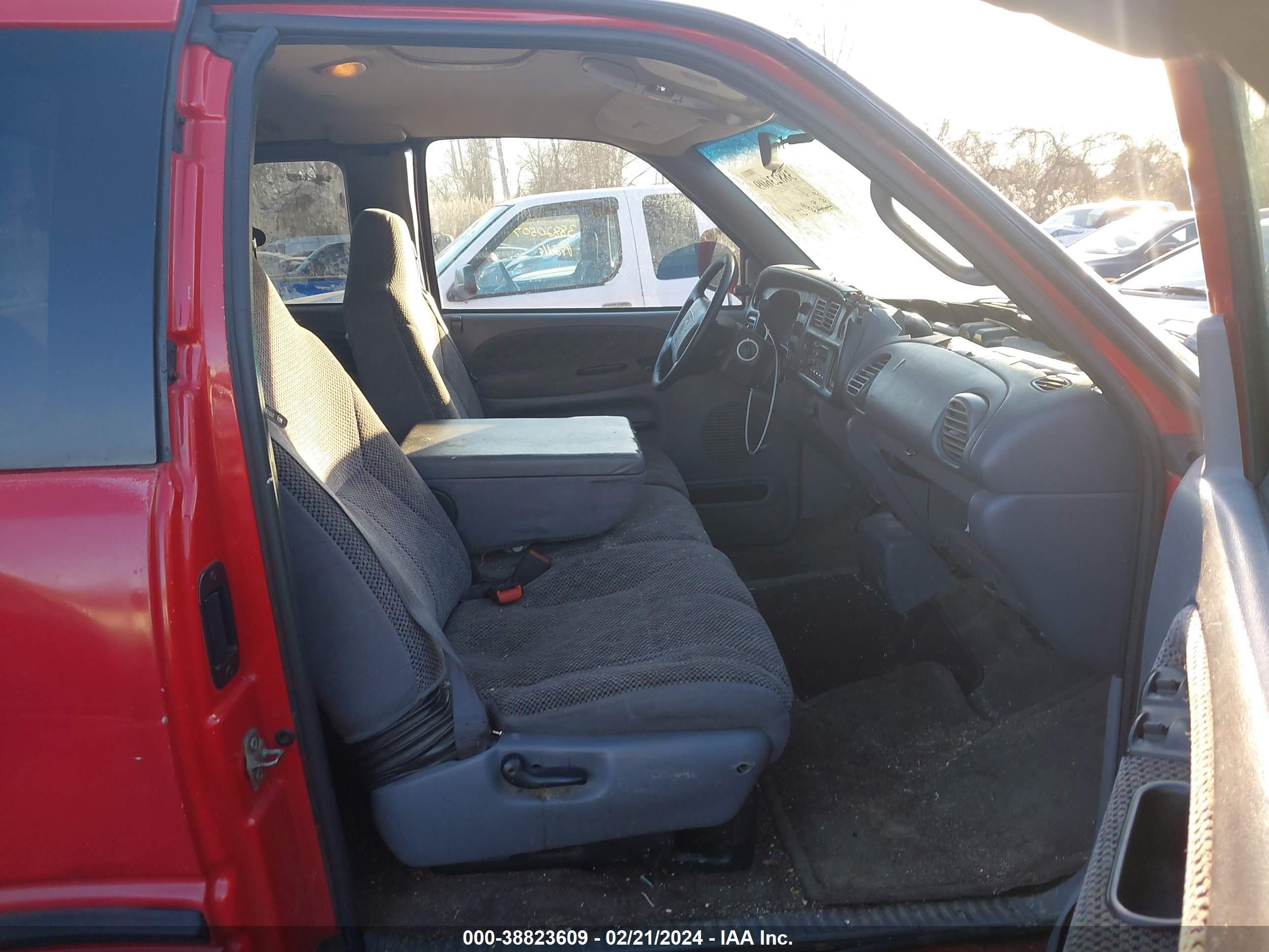 Photo 4 VIN: 3B7HC13YX1G173927 - DODGE RAM 