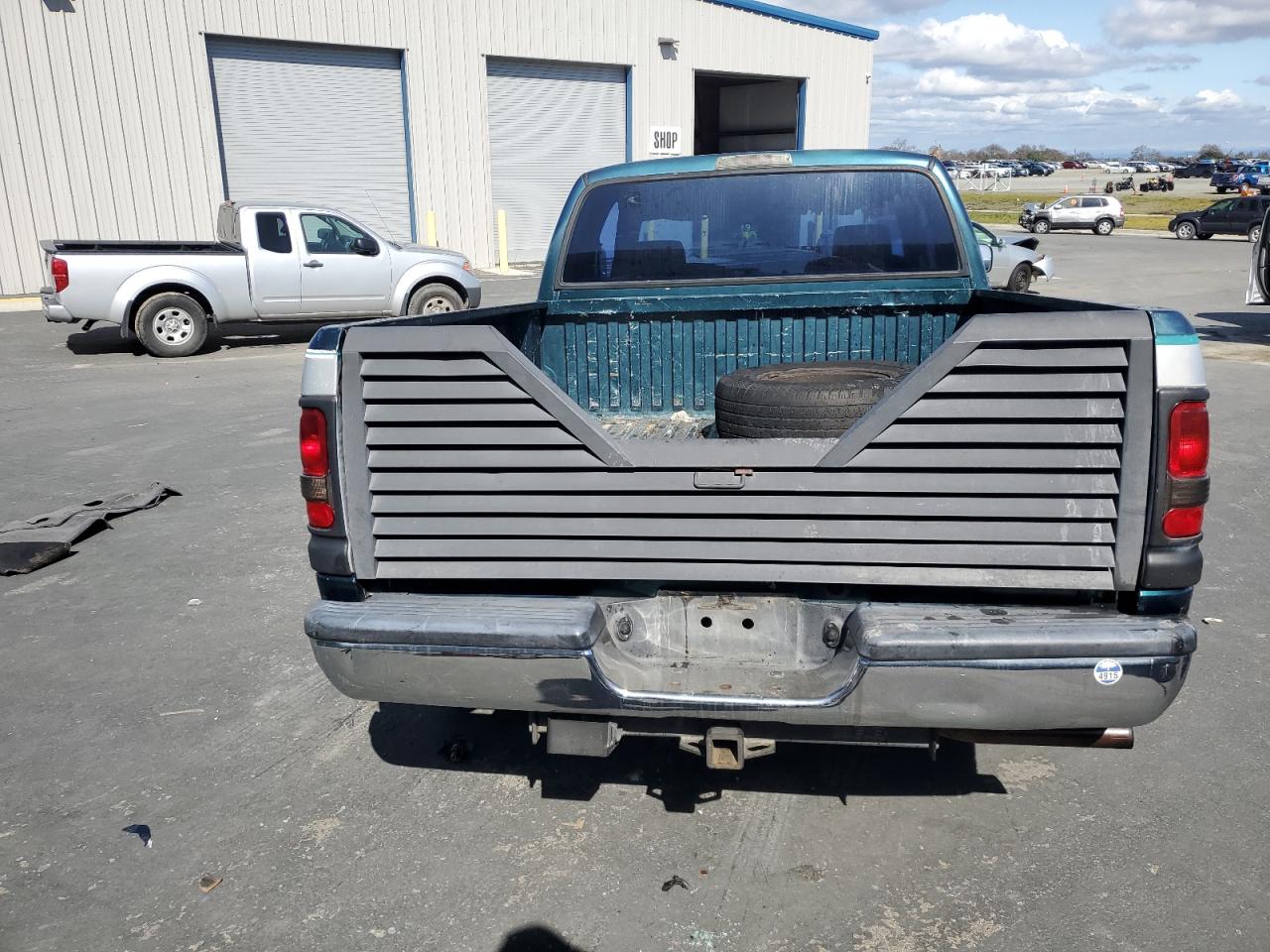 Photo 5 VIN: 3B7HC13YXVG704422 - DODGE RAM 