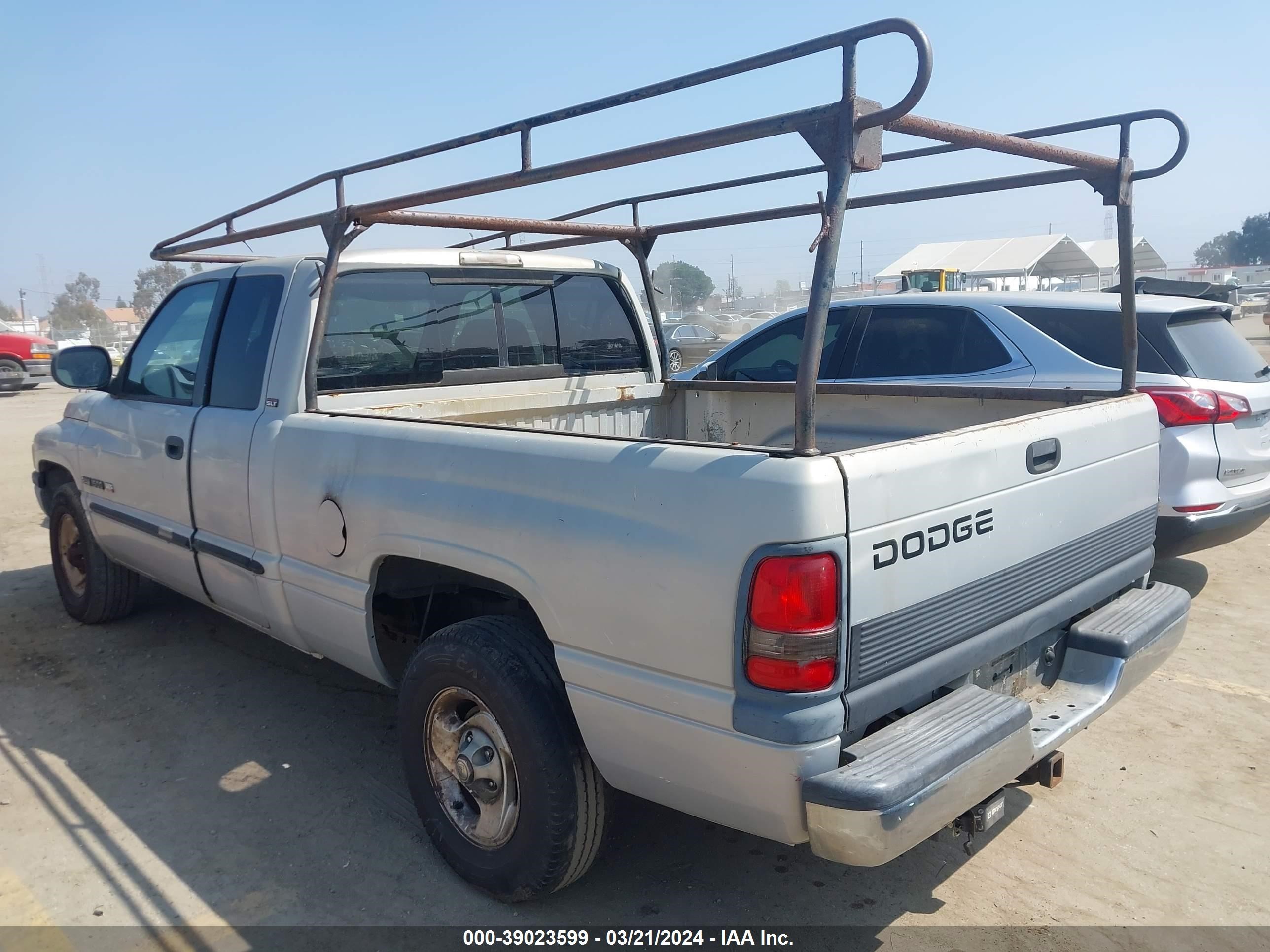 Photo 2 VIN: 3B7HC13Z01G228488 - DODGE RAM 