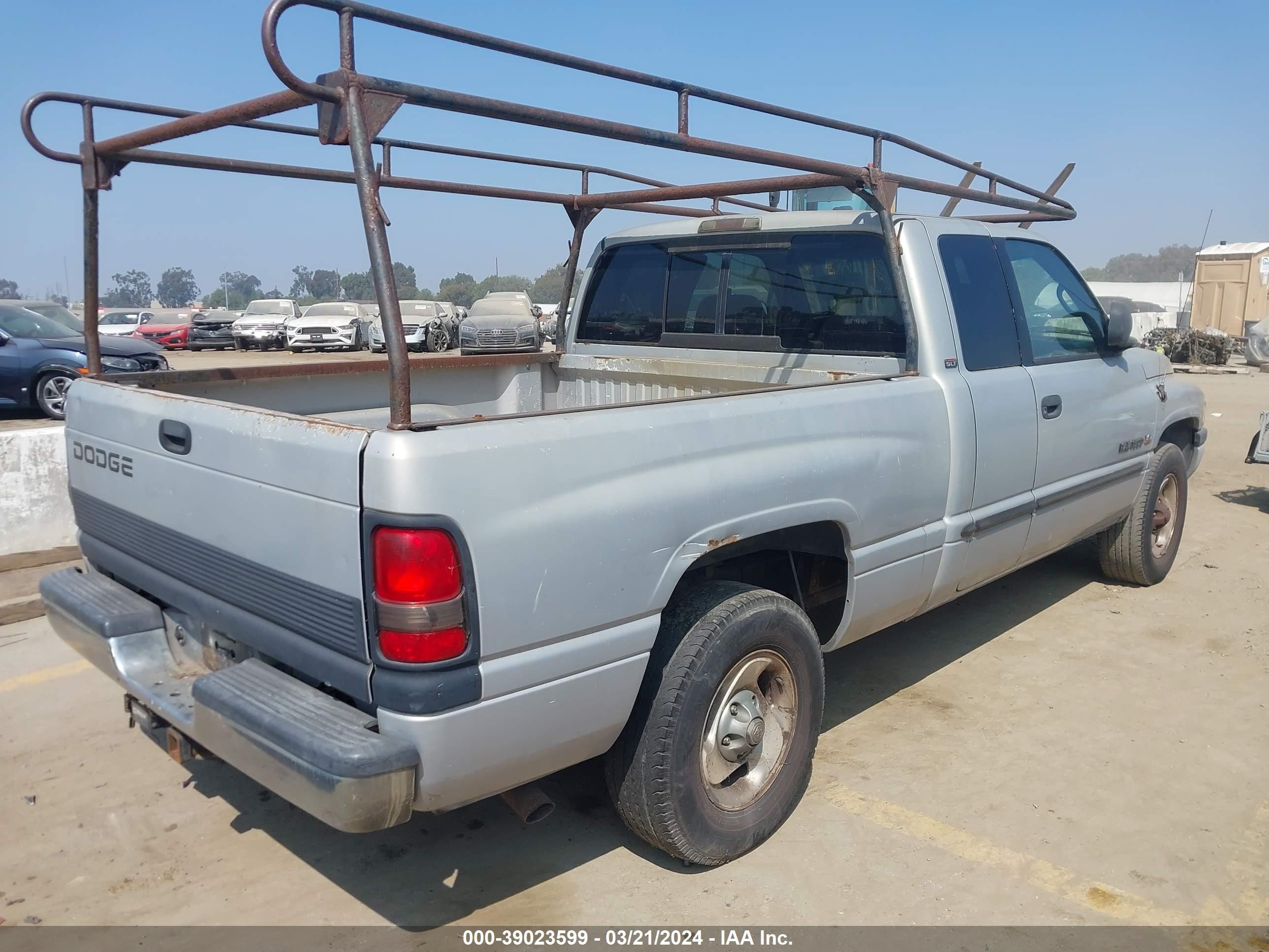 Photo 3 VIN: 3B7HC13Z01G228488 - DODGE RAM 