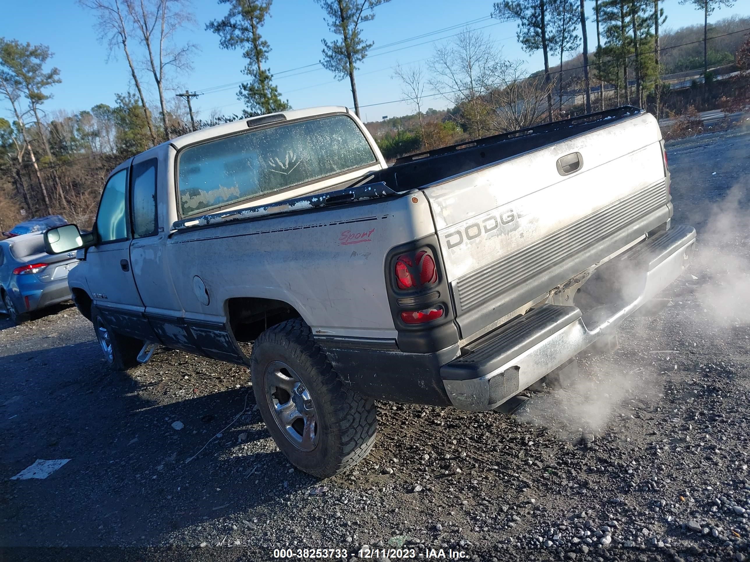 Photo 2 VIN: 3B7HC13Z2VG733518 - DODGE RAM 