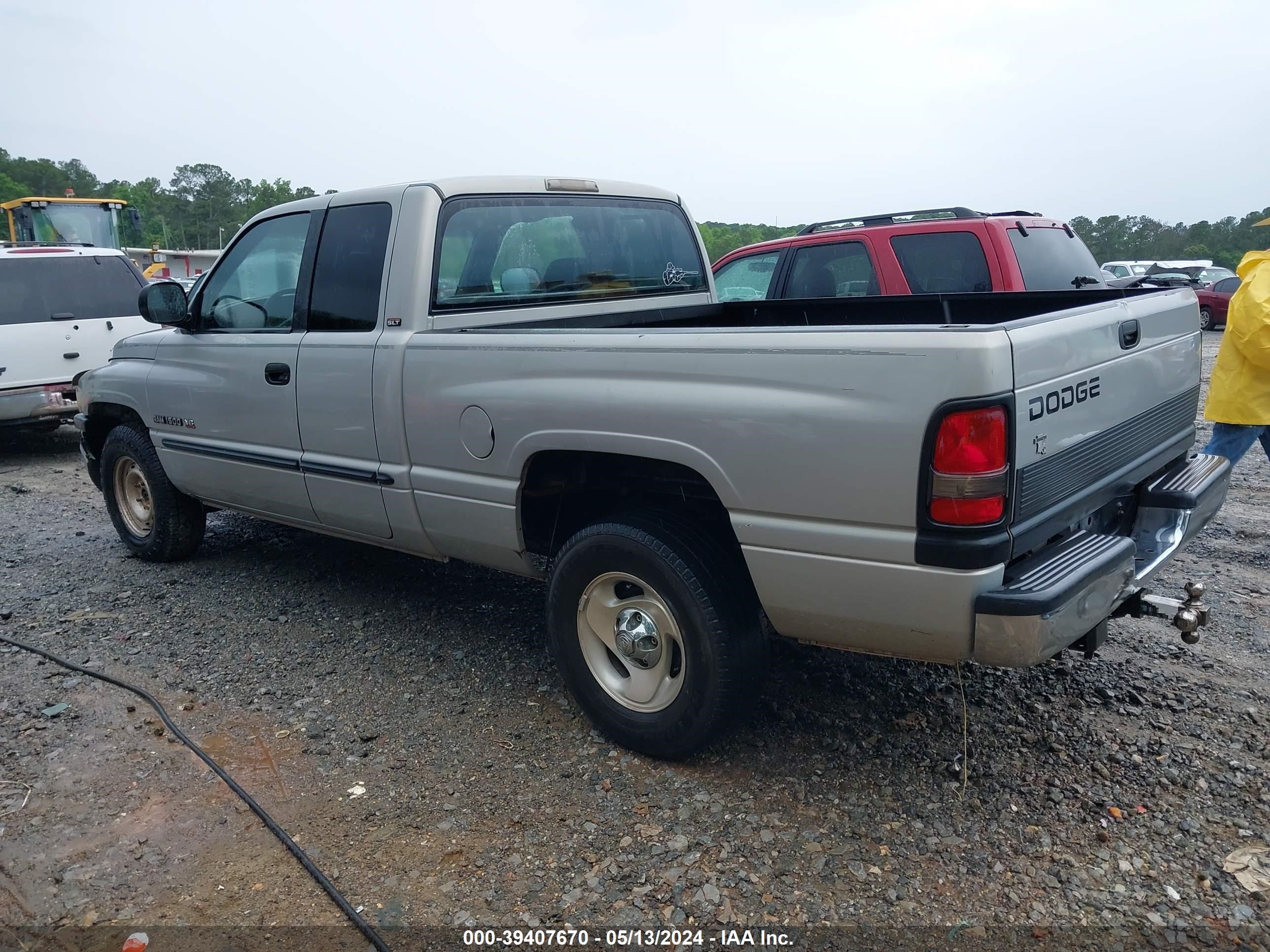 Photo 2 VIN: 3B7HC13Z6YG140894 - DODGE RAM 