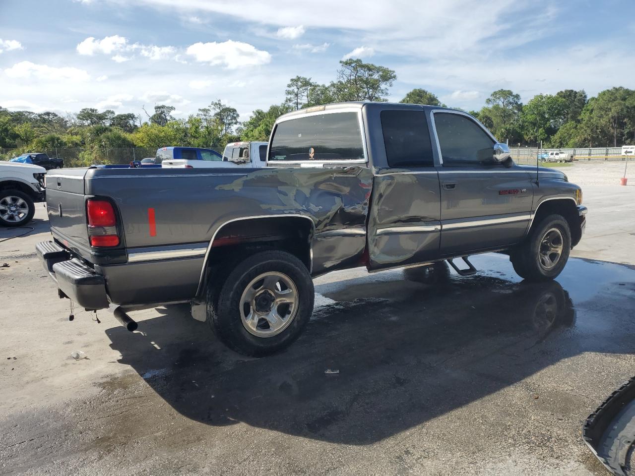 Photo 2 VIN: 3B7HC13Z7VG779264 - DODGE RAM 