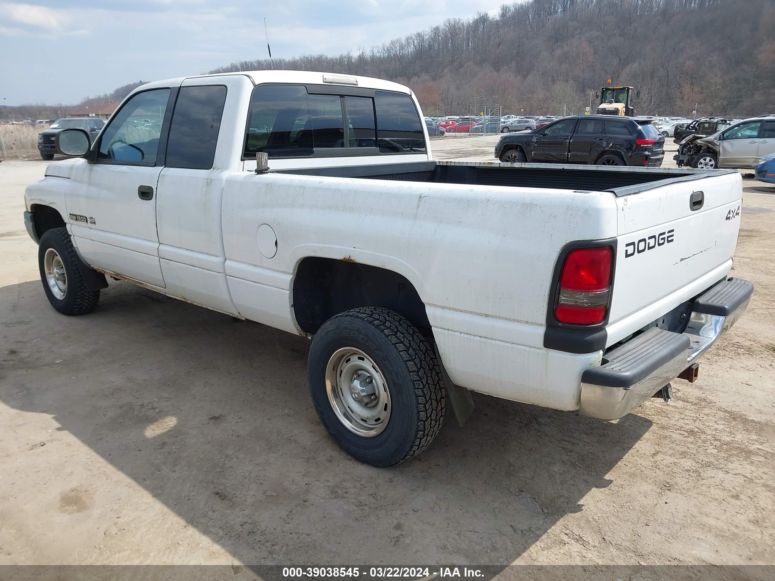 Photo 2 VIN: 3B7HF12Y5WM235395 - DODGE RAM 1500 