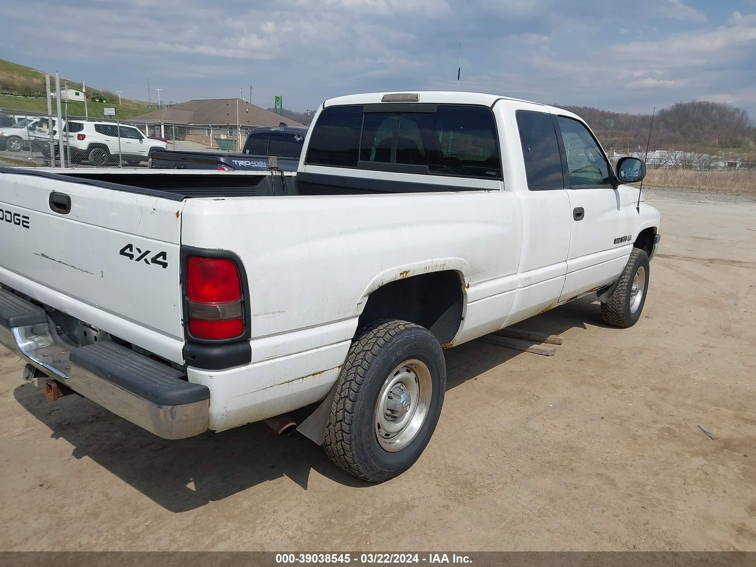 Photo 3 VIN: 3B7HF12Y5WM235395 - DODGE RAM 1500 