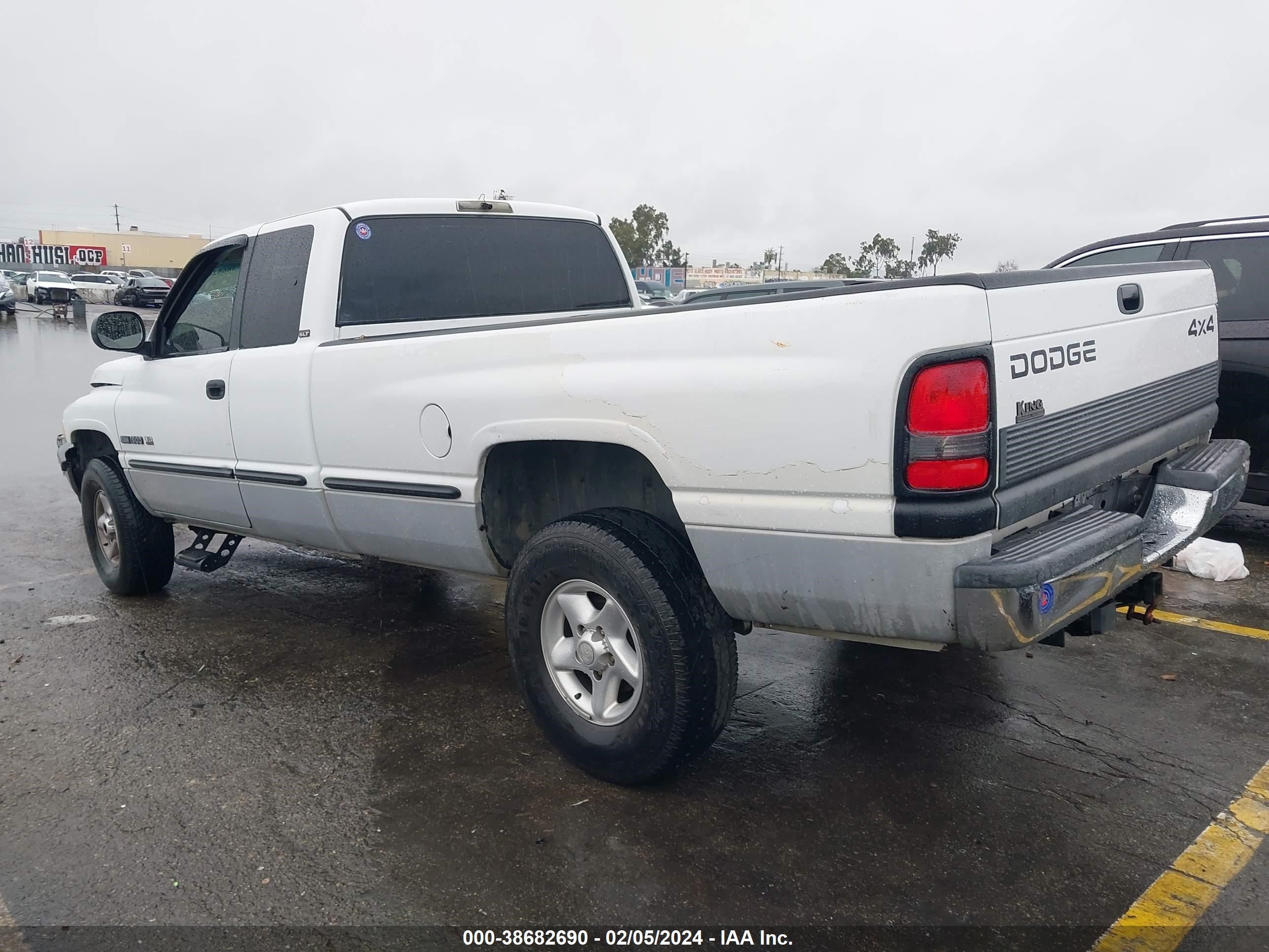 Photo 2 VIN: 3B7HF12Y5XG116732 - DODGE RAM 