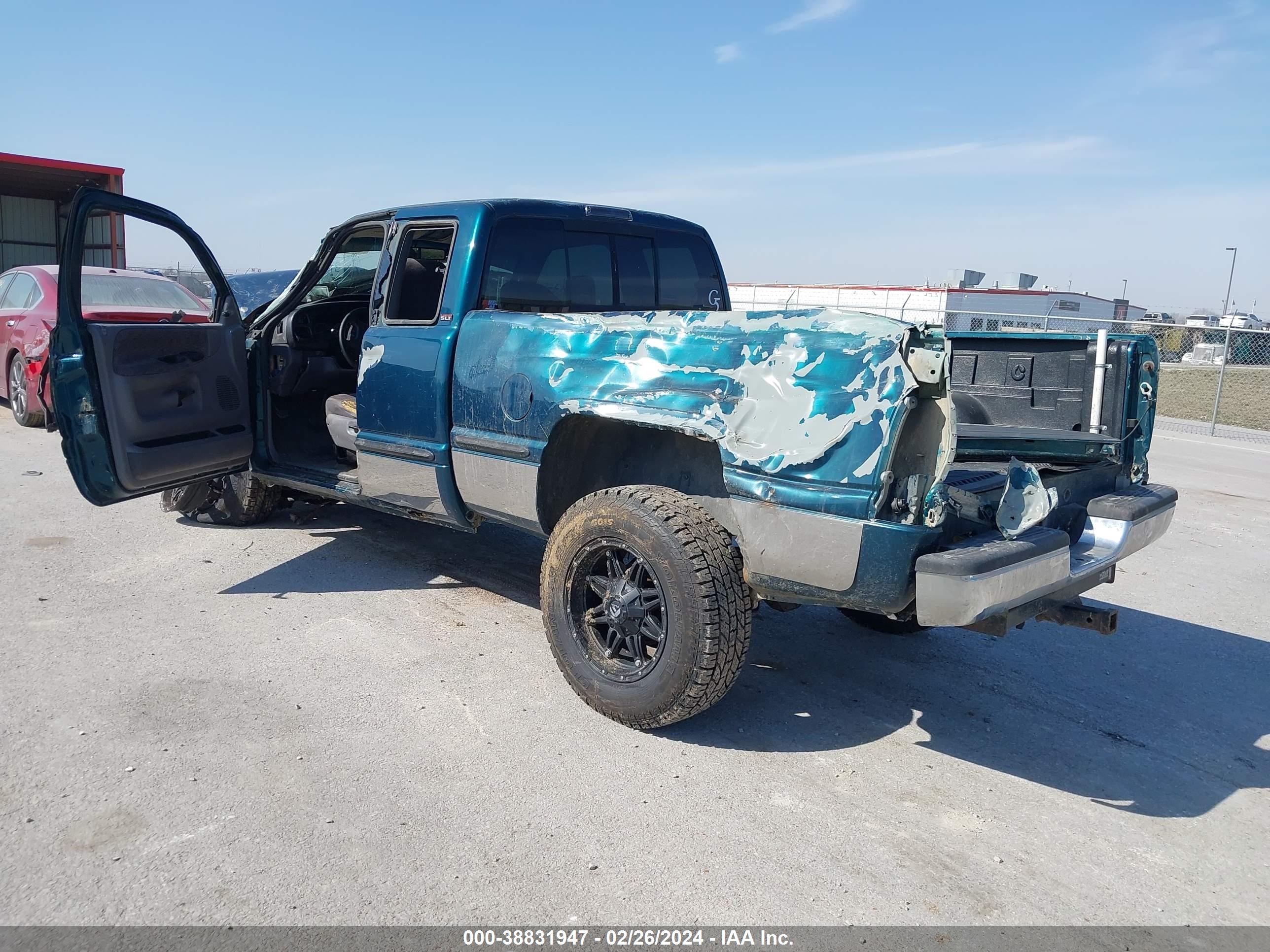 Photo 2 VIN: 3B7HF12YXXG177168 - DODGE RAM 