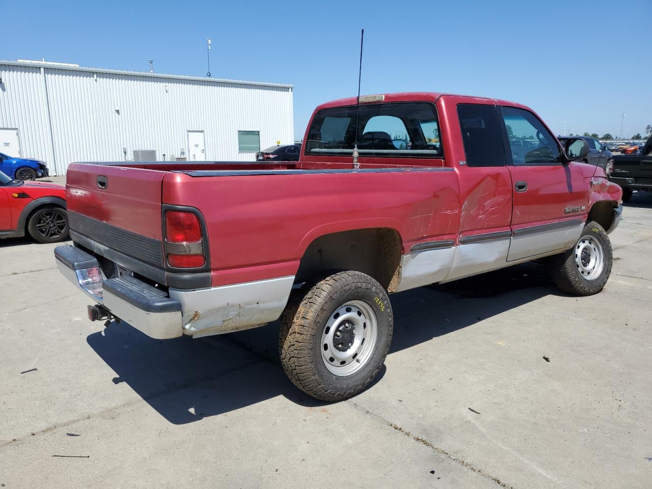 Photo 2 VIN: 3B7HF12Z4WM245084 - DODGE RAM 