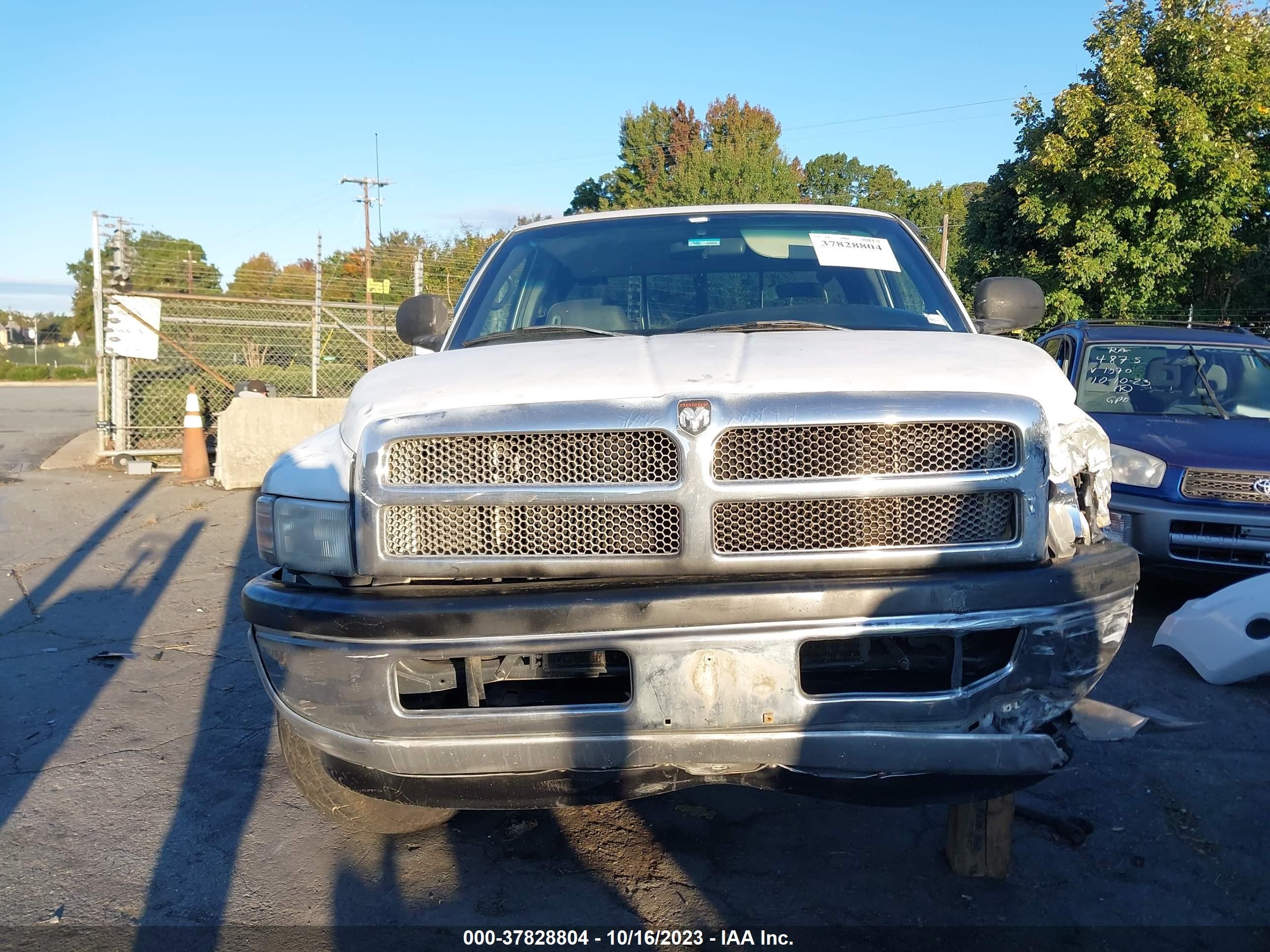 Photo 11 VIN: 3B7HF13Y11G708540 - DODGE RAM 