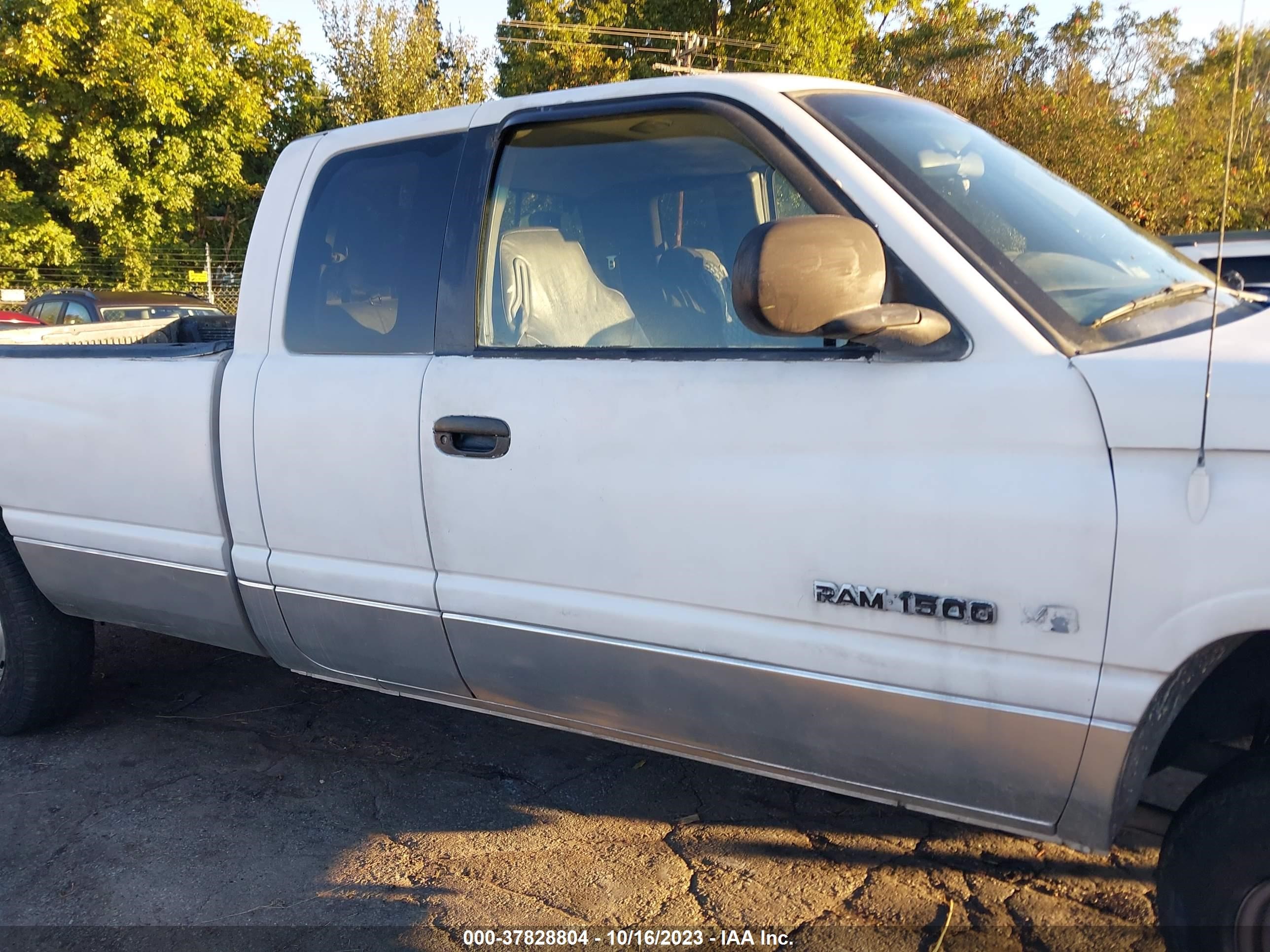 Photo 12 VIN: 3B7HF13Y11G708540 - DODGE RAM 