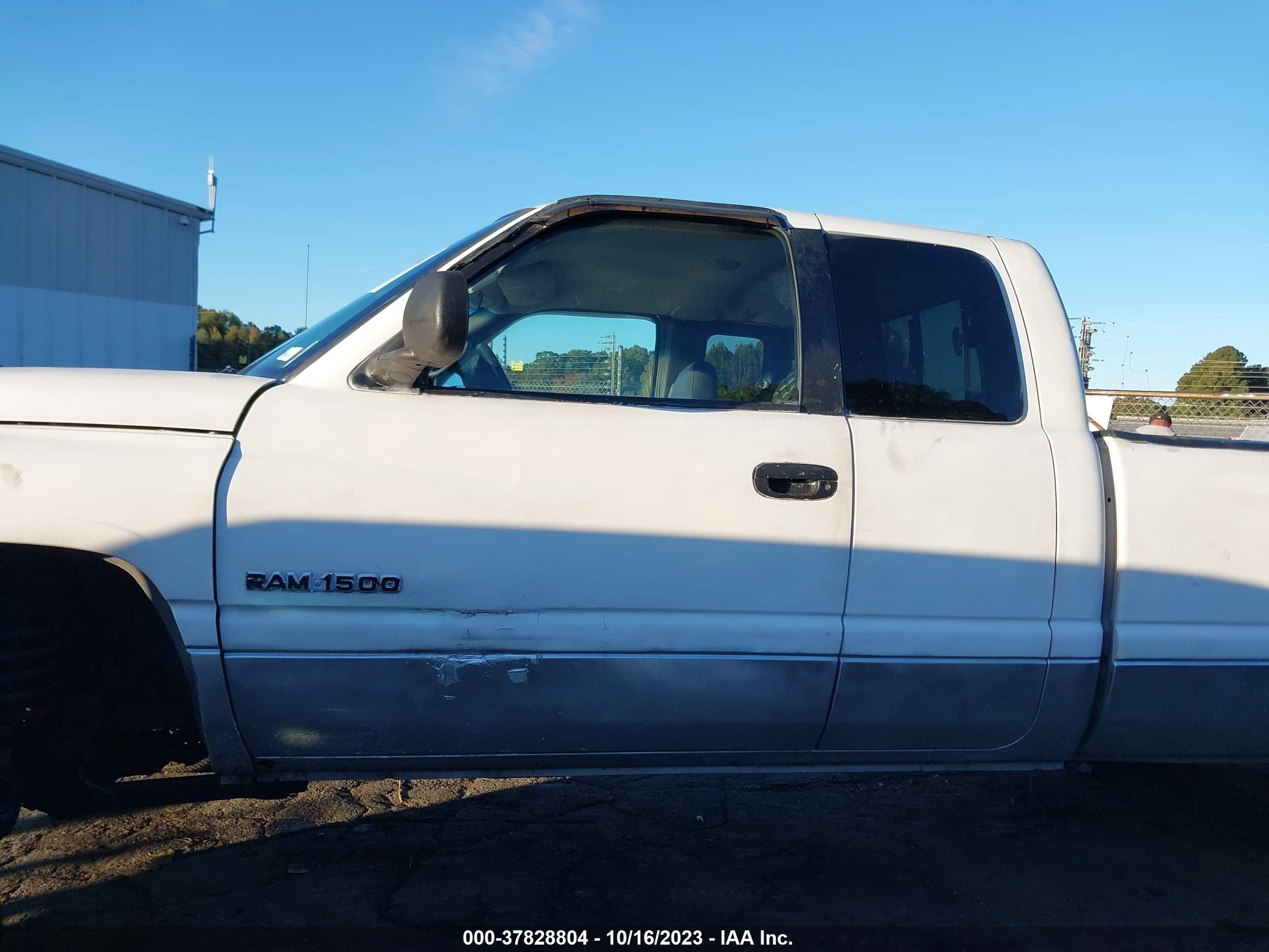 Photo 13 VIN: 3B7HF13Y11G708540 - DODGE RAM 