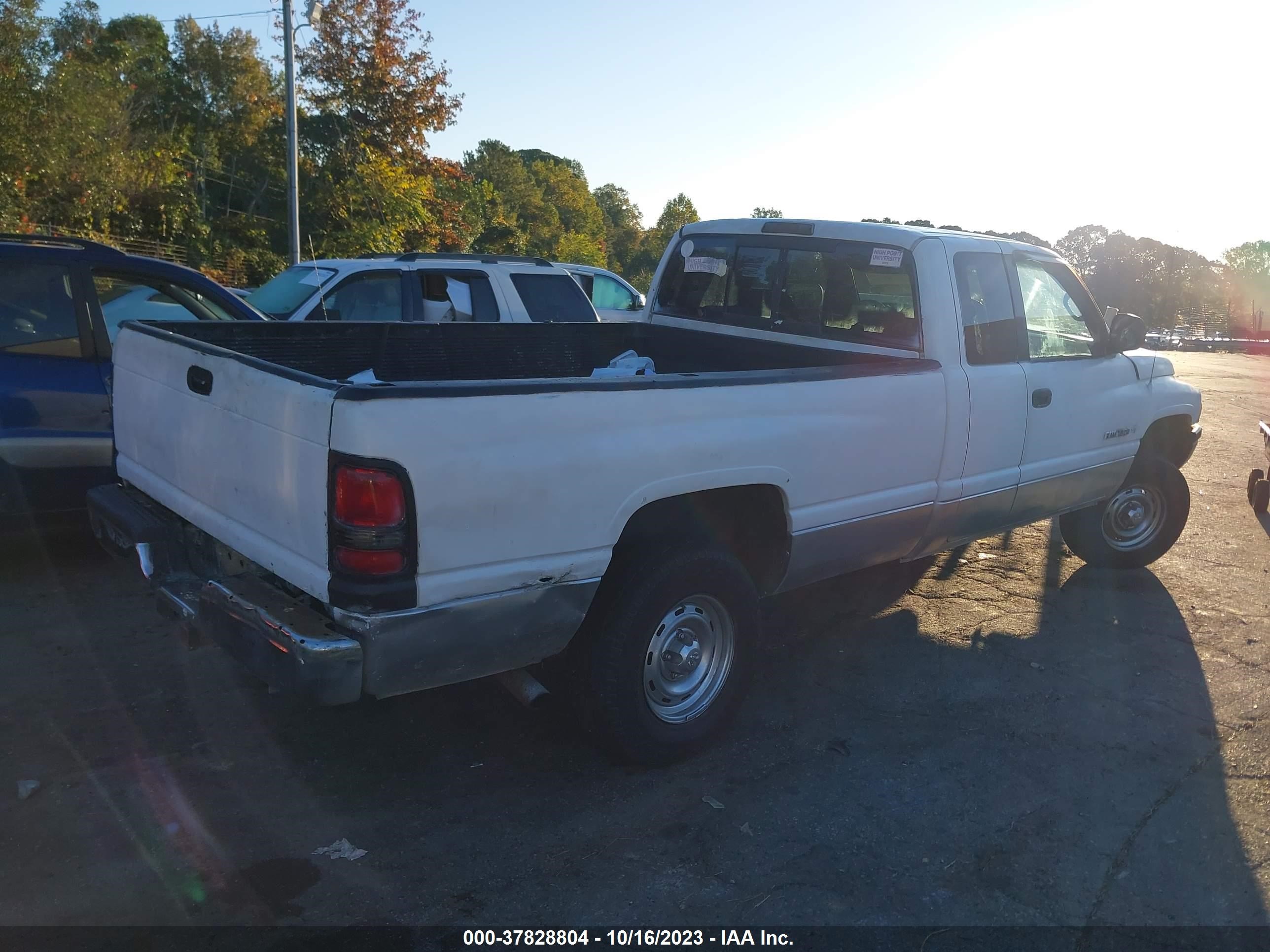 Photo 3 VIN: 3B7HF13Y11G708540 - DODGE RAM 