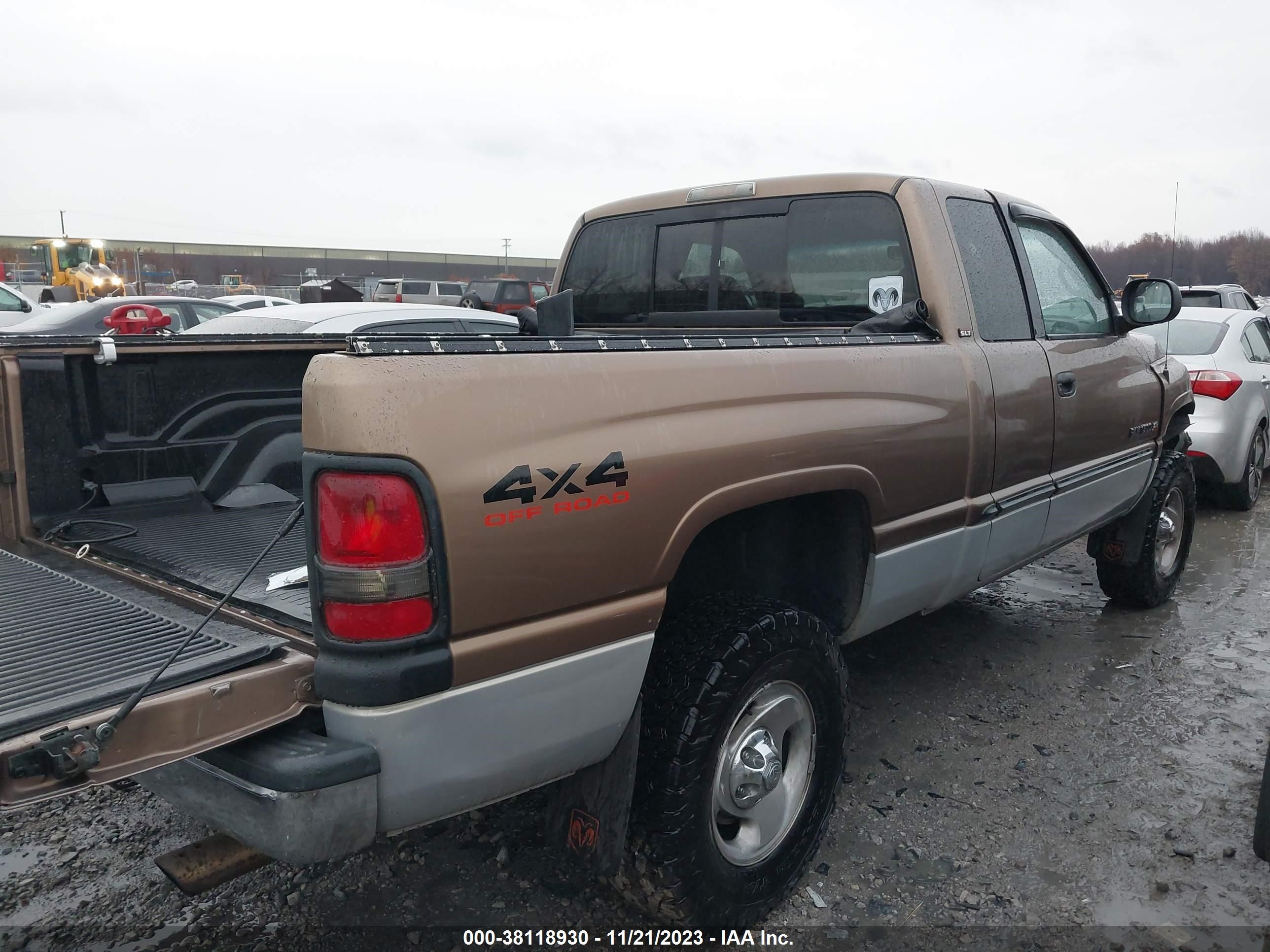 Photo 3 VIN: 3B7HF13Y11M295987 - DODGE RAM 