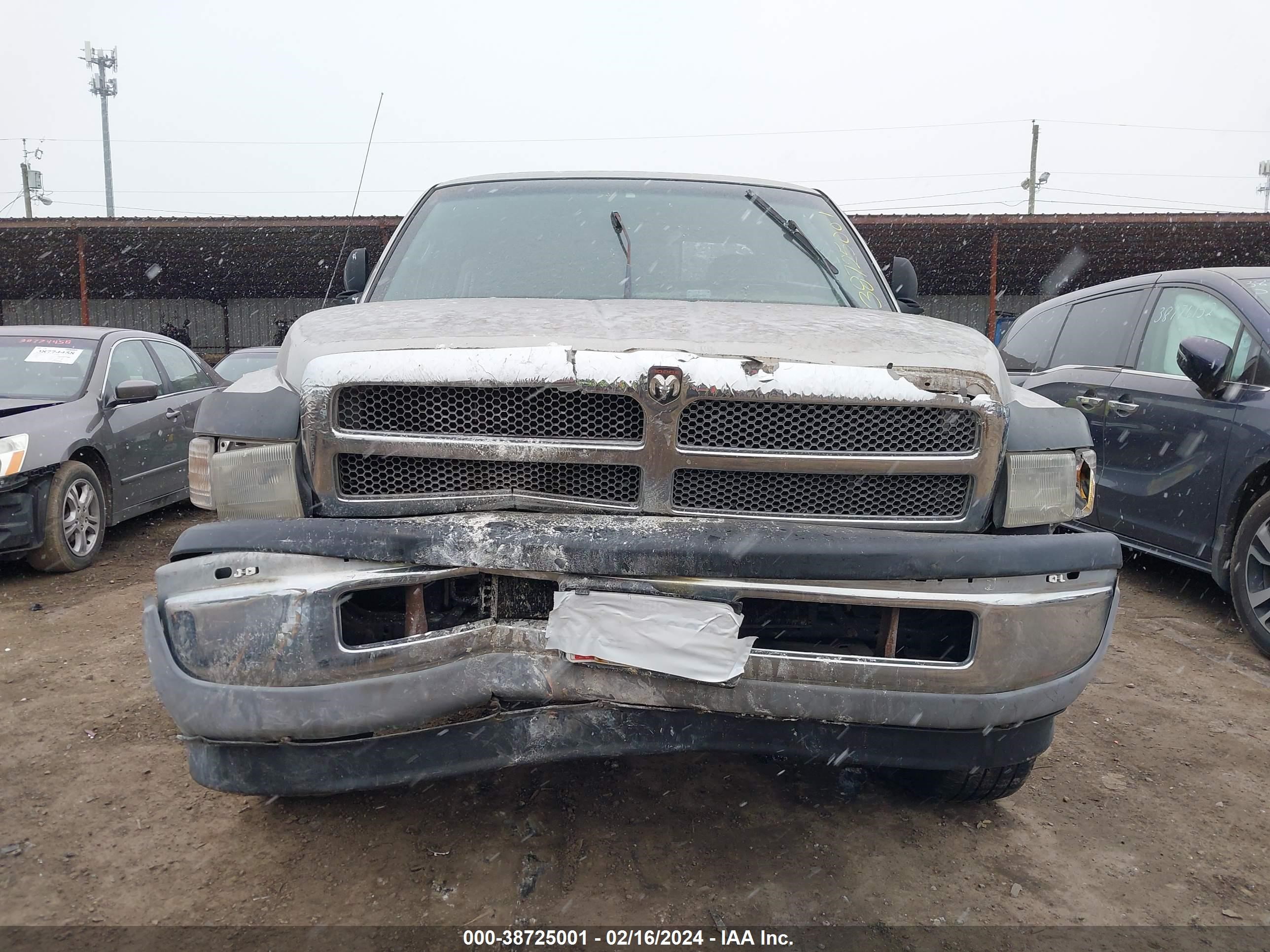 Photo 11 VIN: 3B7HF13Y5YM213527 - DODGE RAM 