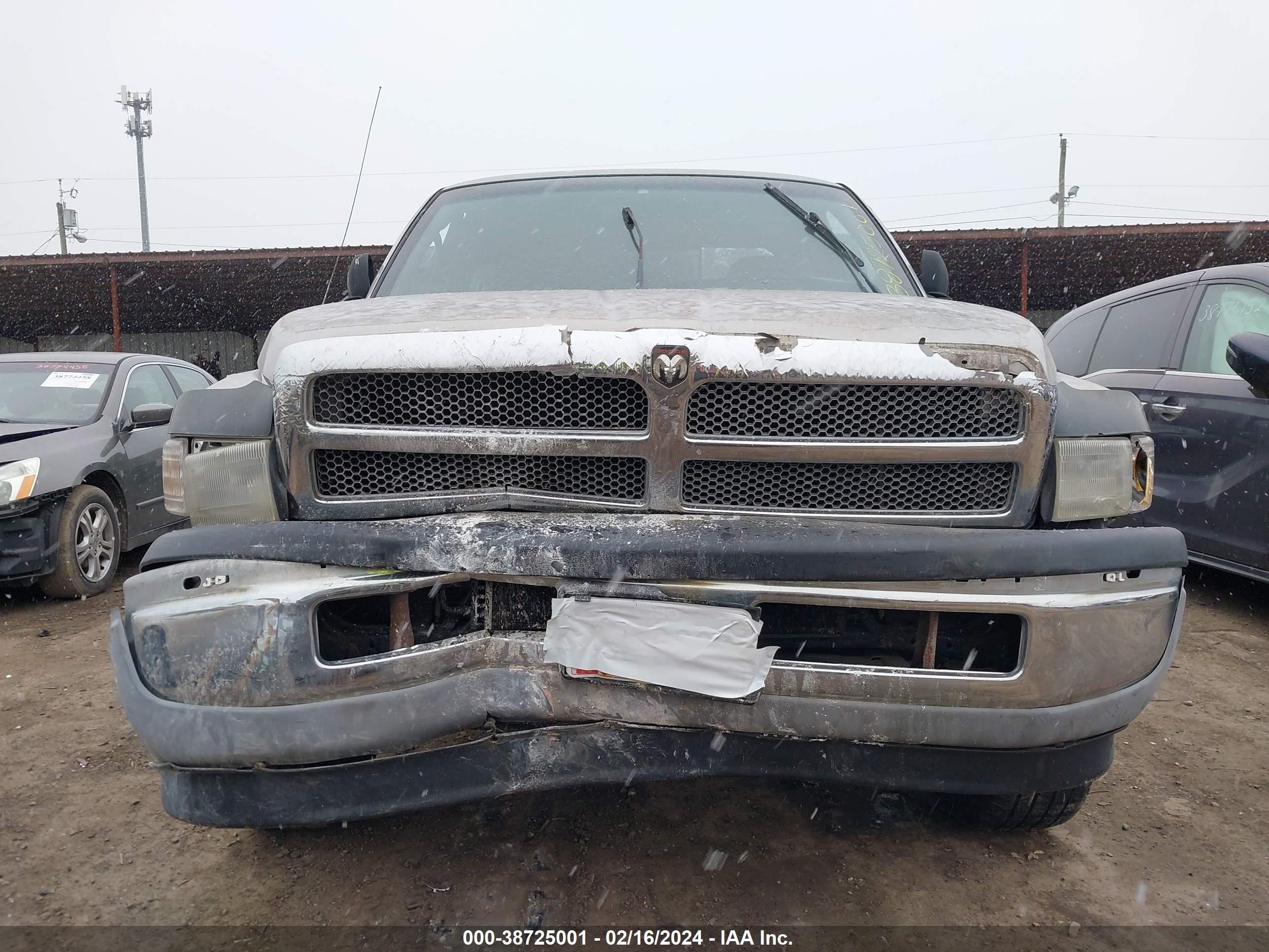 Photo 5 VIN: 3B7HF13Y5YM213527 - DODGE RAM 