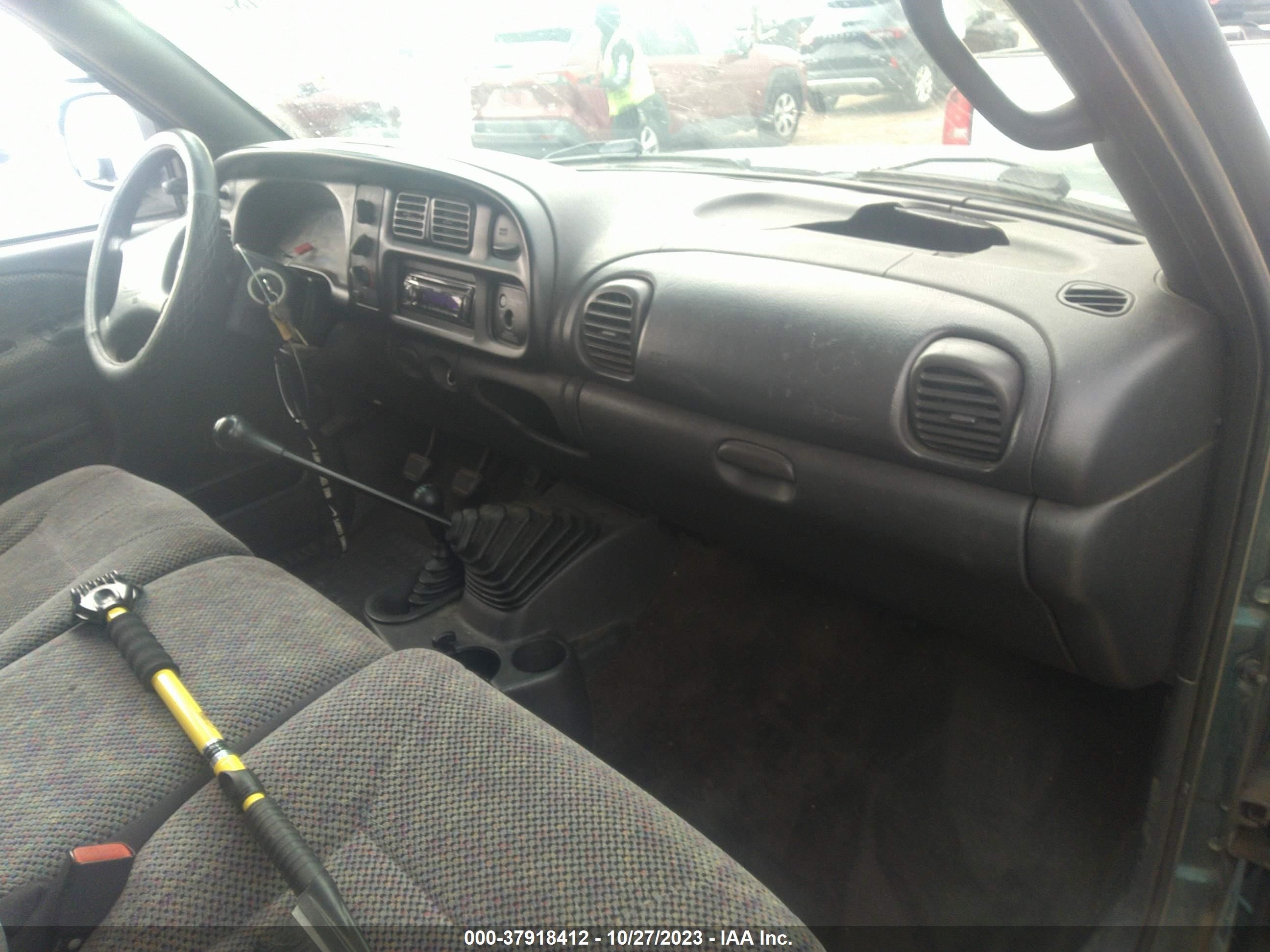 Photo 4 VIN: 3B7HF13Y6WG211393 - DODGE RAM 