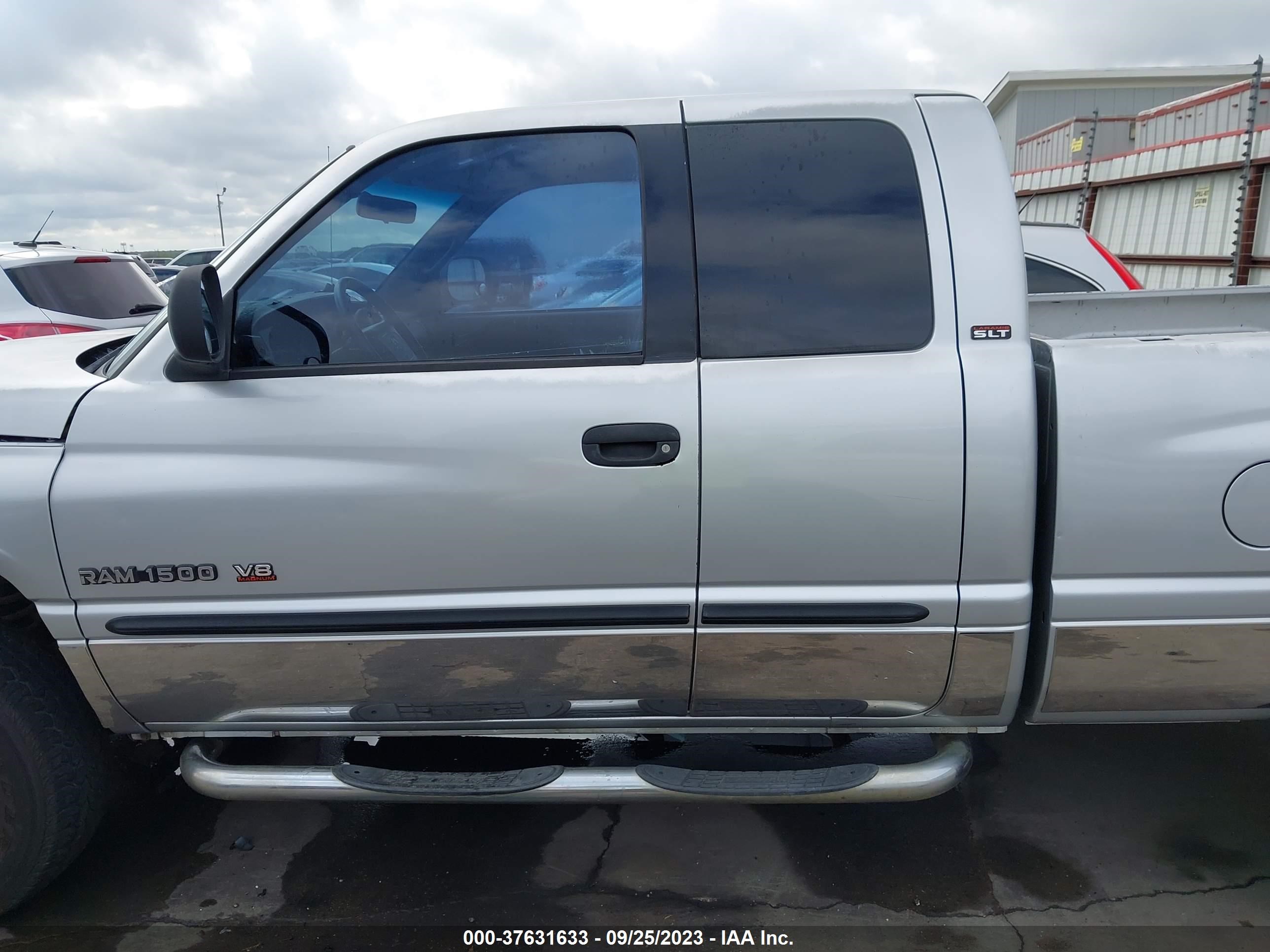 Photo 14 VIN: 3B7HF13Y81M515173 - DODGE RAM 