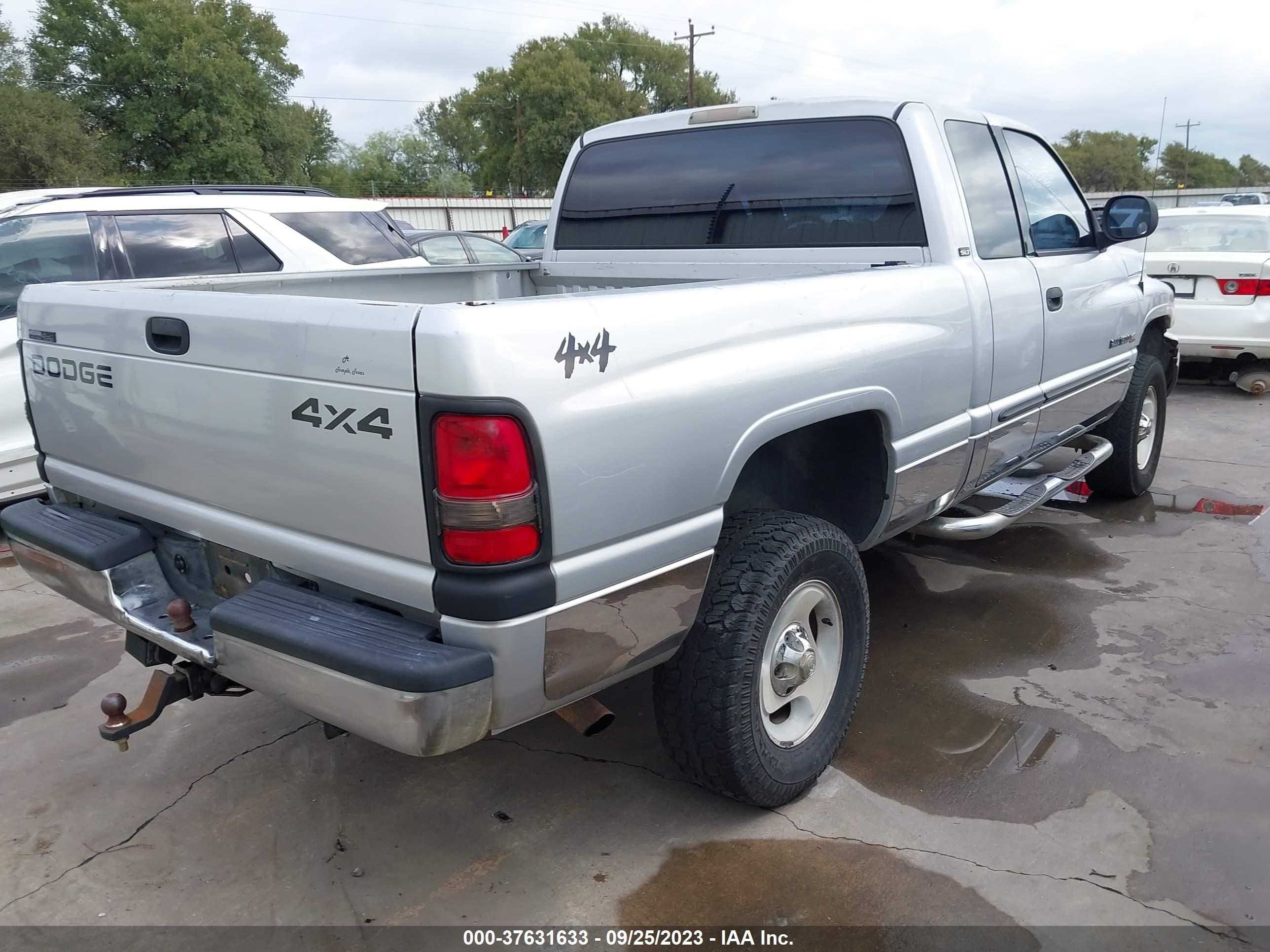 Photo 3 VIN: 3B7HF13Y81M515173 - DODGE RAM 