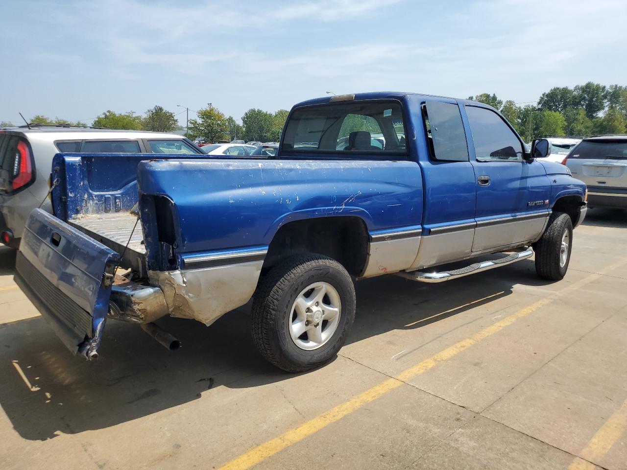 Photo 2 VIN: 3B7HF13YXVG739534 - DODGE RAM 