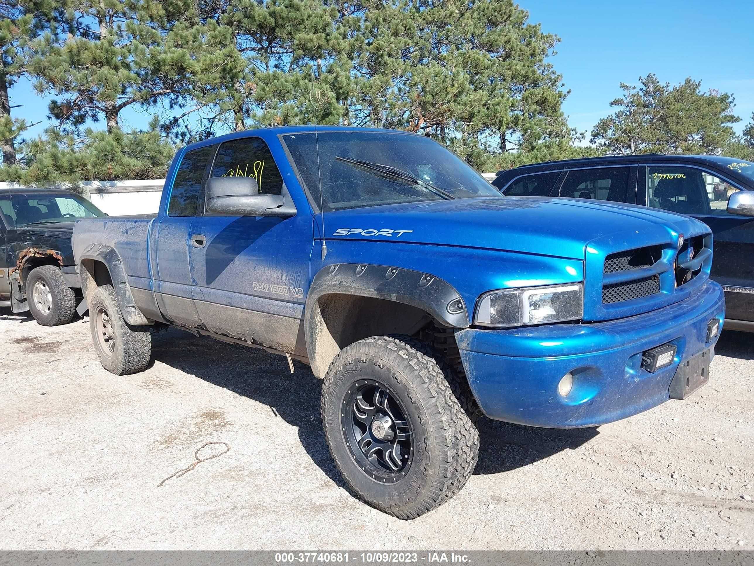 Photo 0 VIN: 3B7HF13YXYG128441 - DODGE RAM 