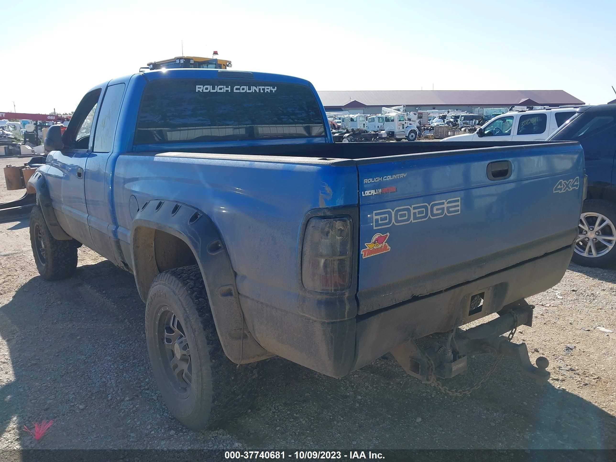 Photo 2 VIN: 3B7HF13YXYG128441 - DODGE RAM 