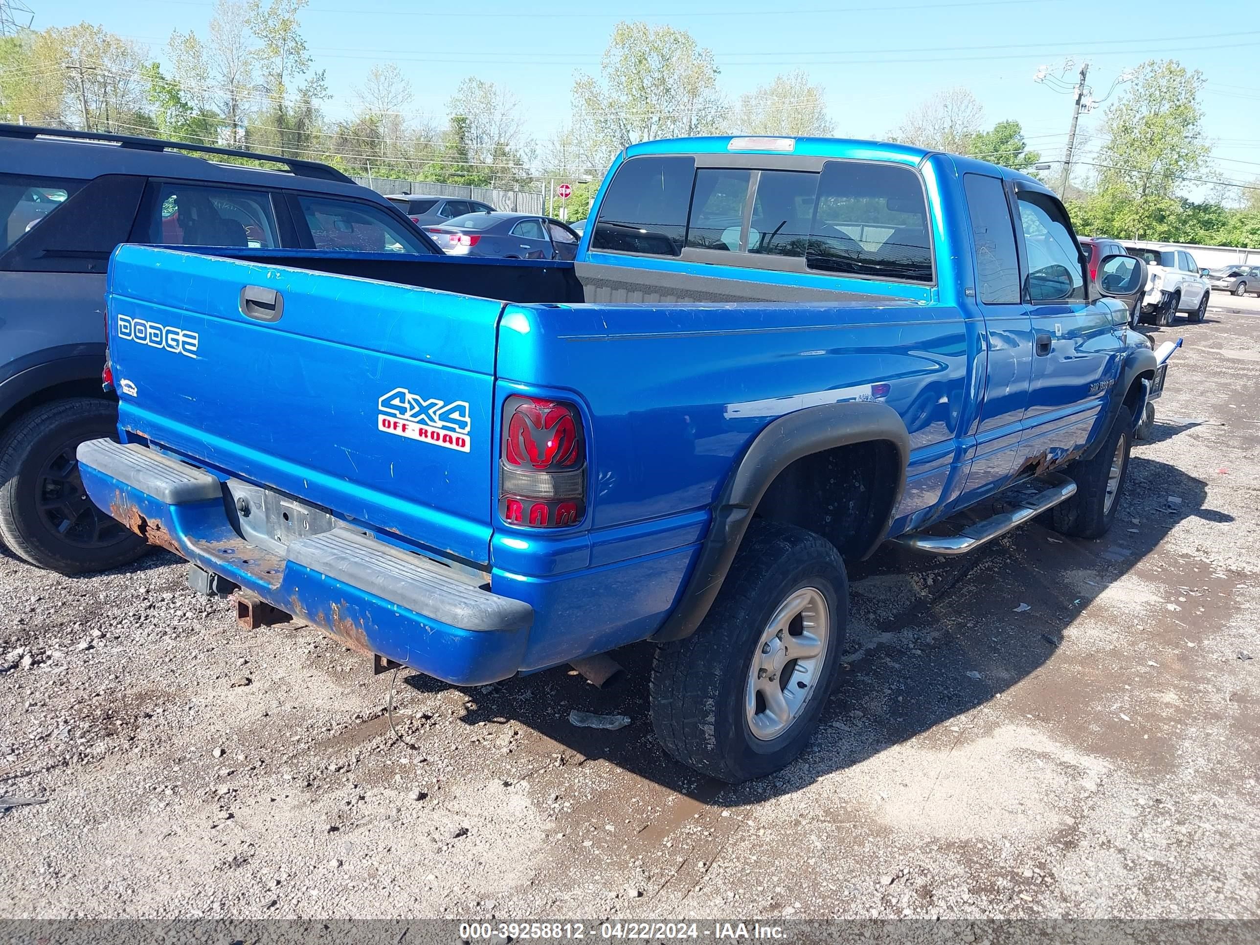 Photo 3 VIN: 3B7HF13Z01G706657 - DODGE RAM 