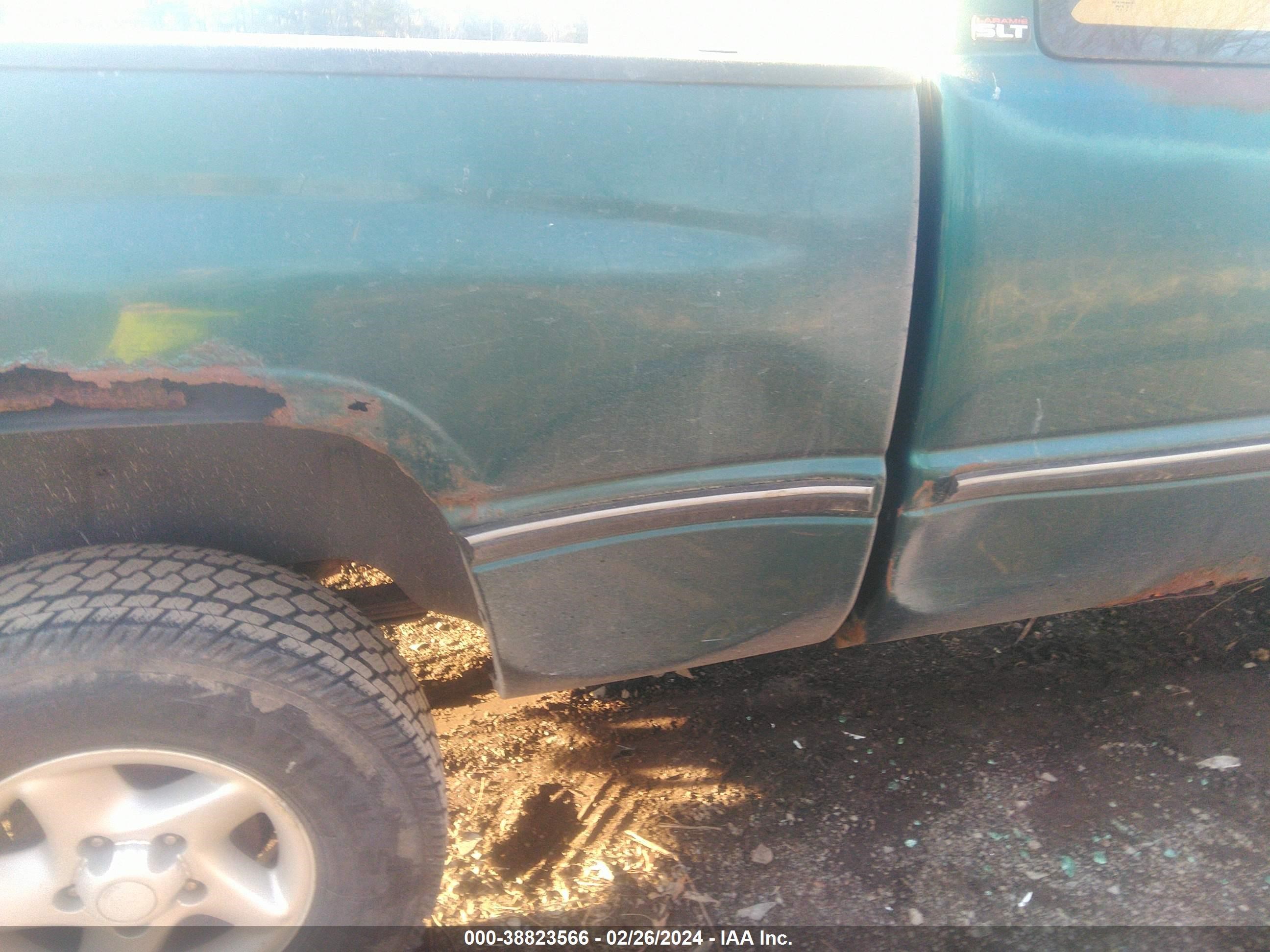 Photo 4 VIN: 3B7HF13Z0VM539952 - DODGE RAM 