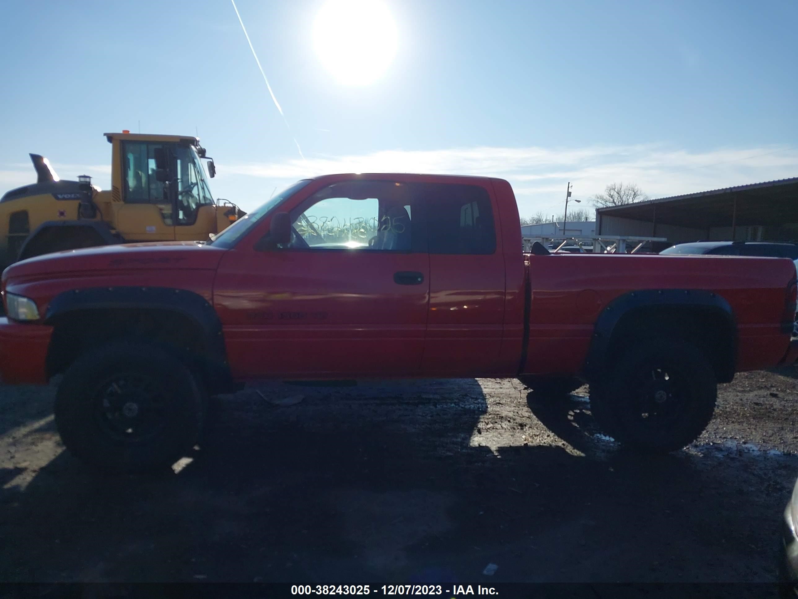 Photo 14 VIN: 3B7HF13Z1XG229164 - DODGE RAM 