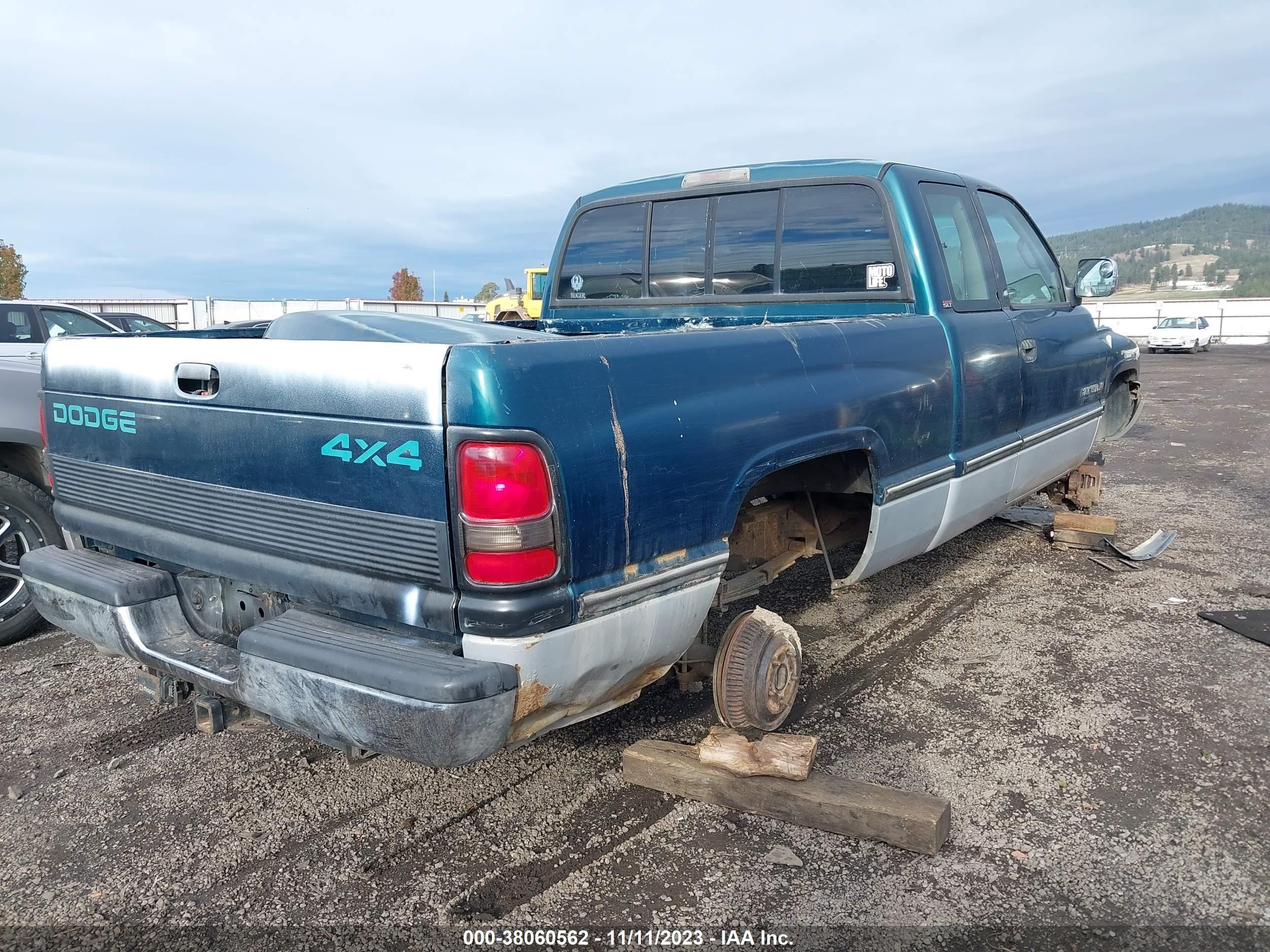 Photo 3 VIN: 3B7HF13Z3SM169608 - DODGE RAM 