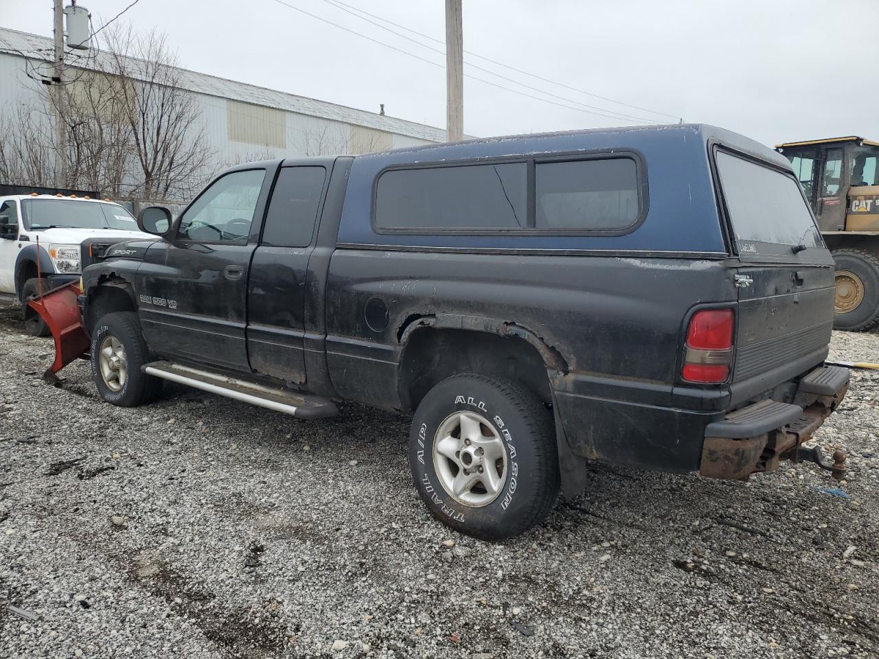 Photo 2 VIN: 3B7HF13Z3YG111067 - DODGE RAM 