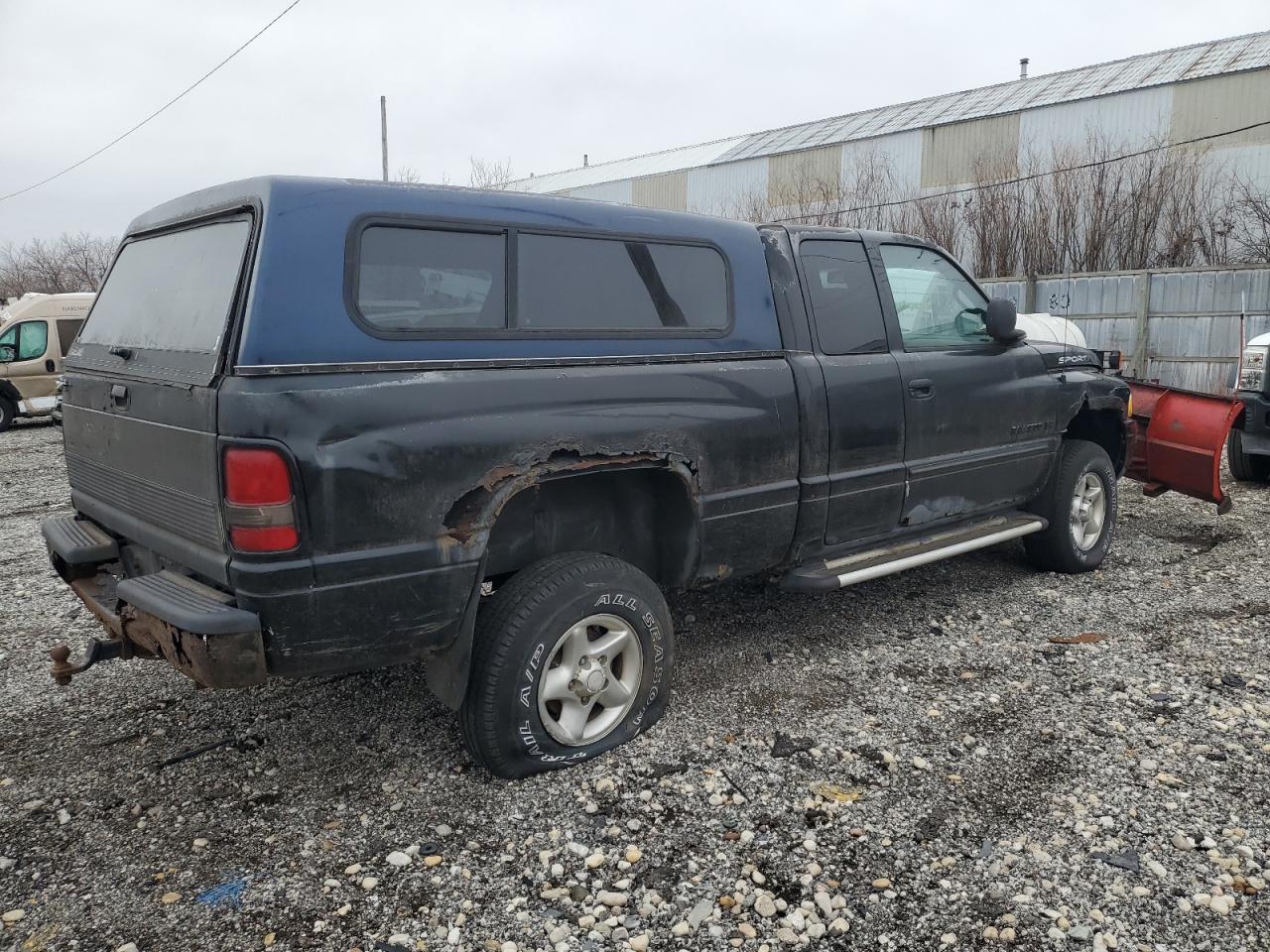 Photo 3 VIN: 3B7HF13Z3YG111067 - DODGE RAM 