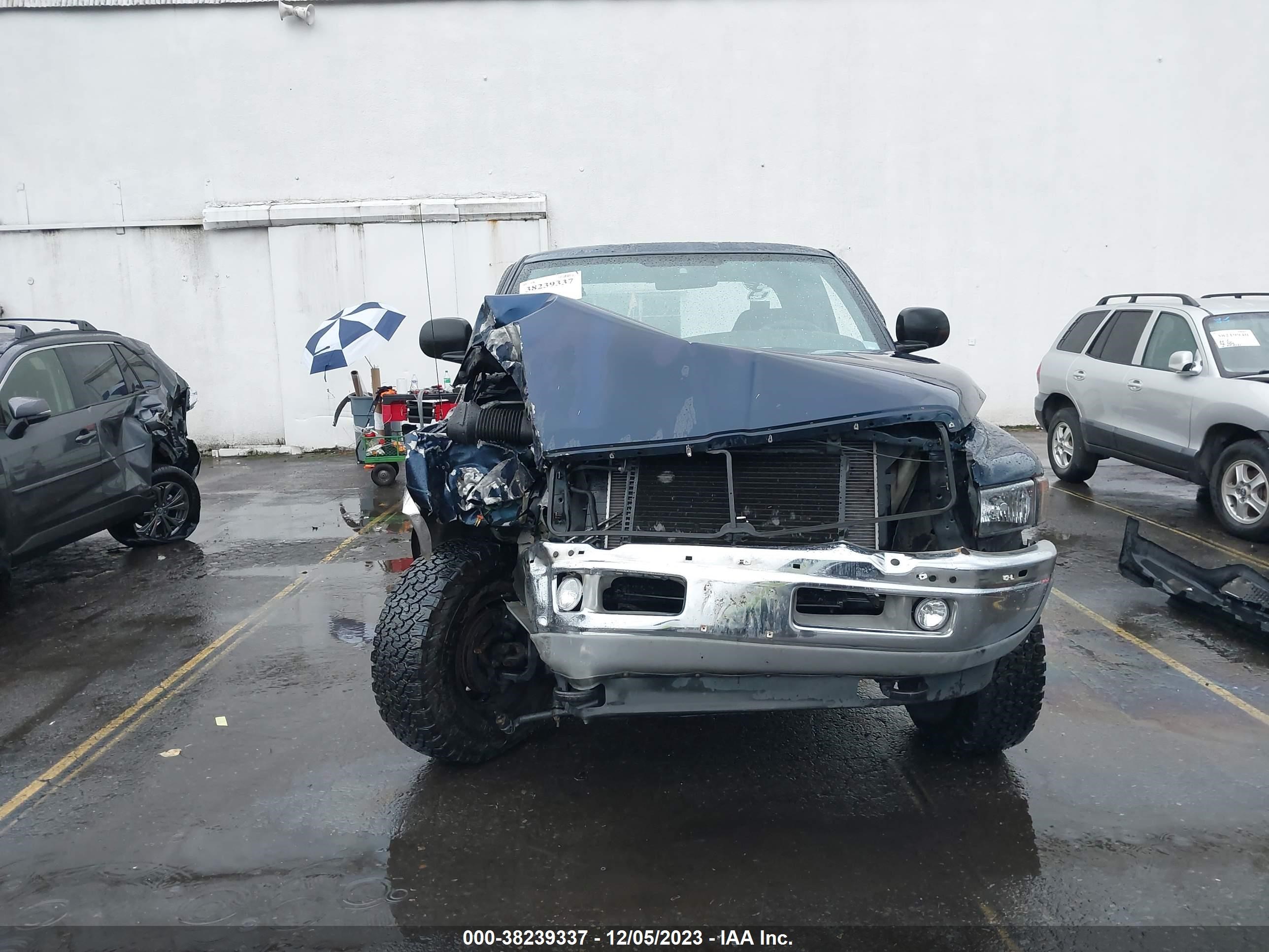 Photo 12 VIN: 3B7HF13Z4YG142313 - DODGE RAM 