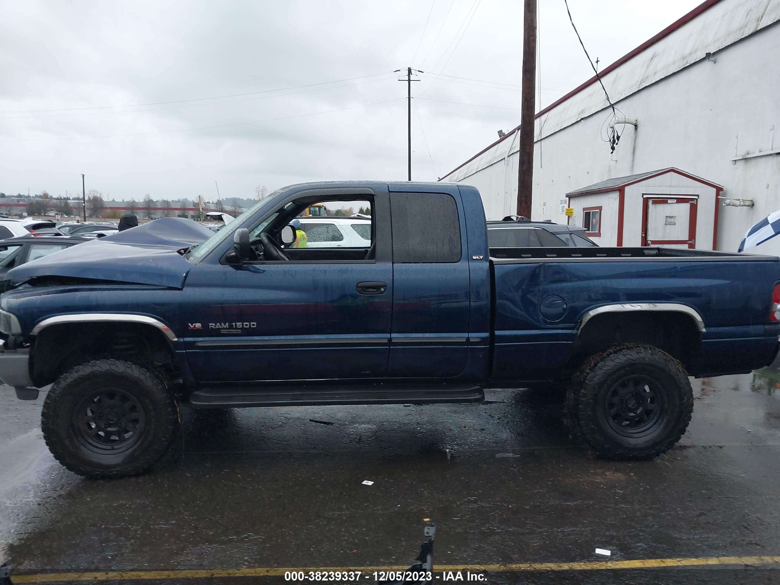 Photo 14 VIN: 3B7HF13Z4YG142313 - DODGE RAM 