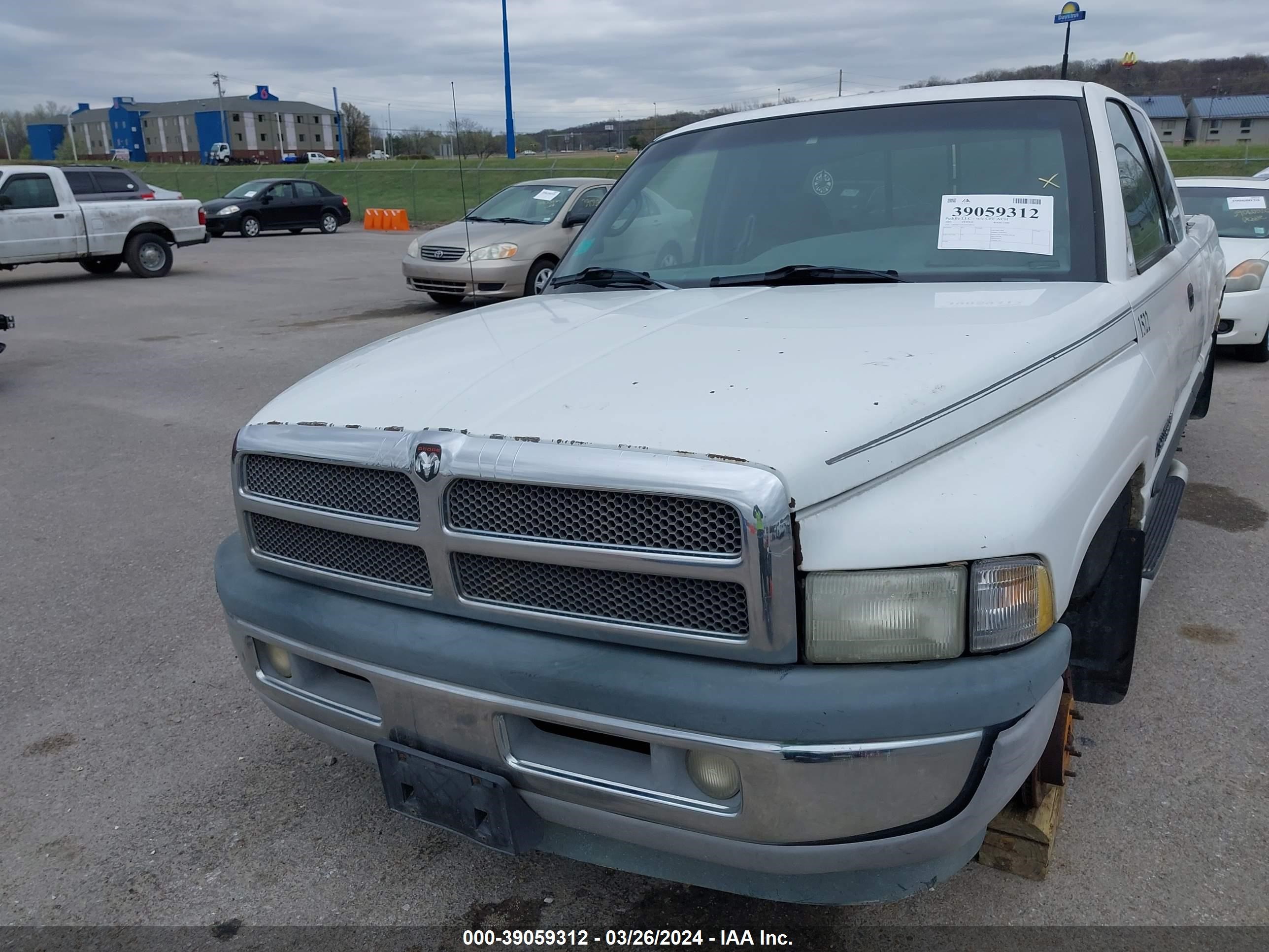 Photo 14 VIN: 3B7HF13Z61M548410 - DODGE RAM 