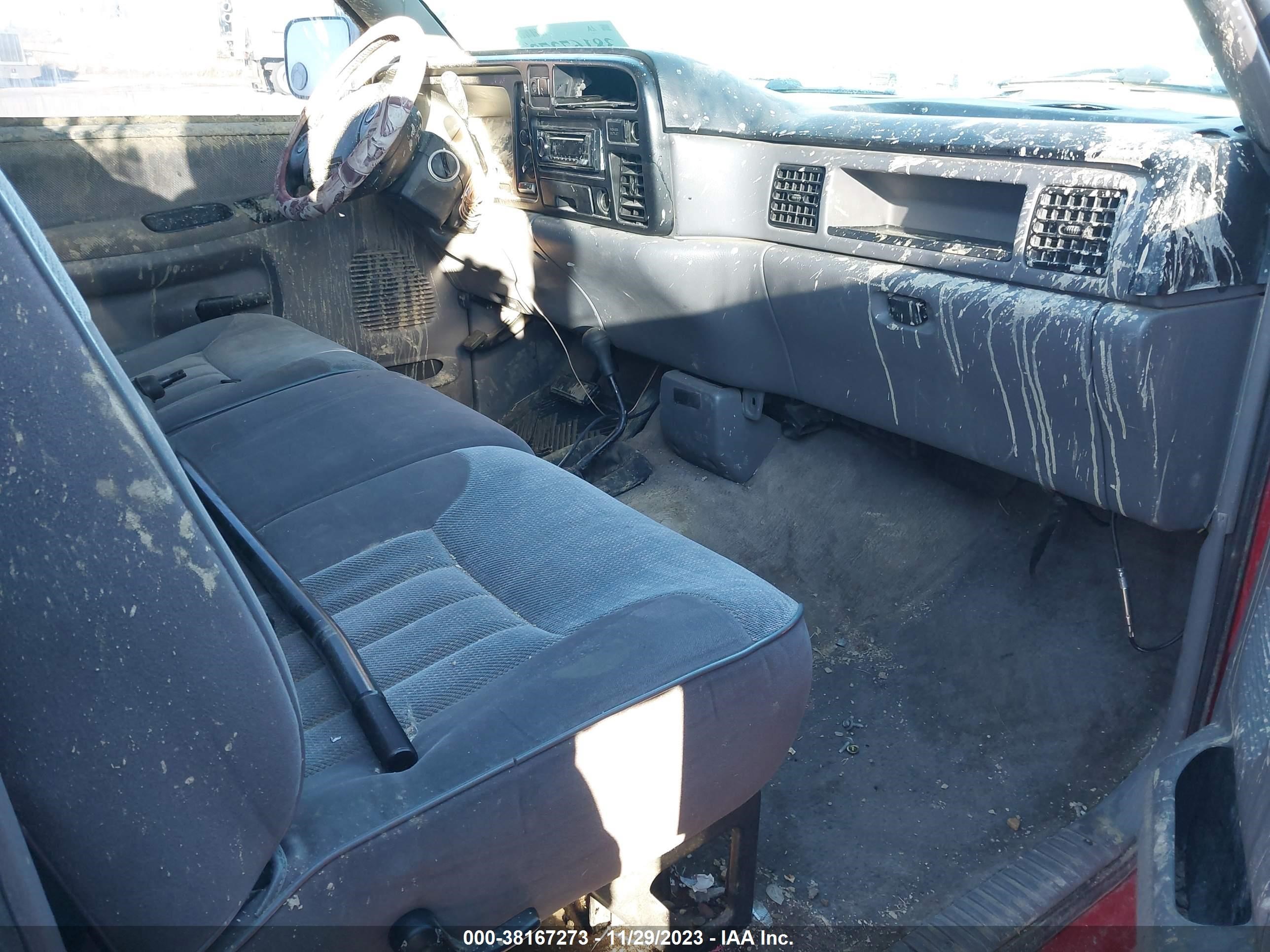 Photo 4 VIN: 3B7HF16Y3RM507912 - DODGE RAM 