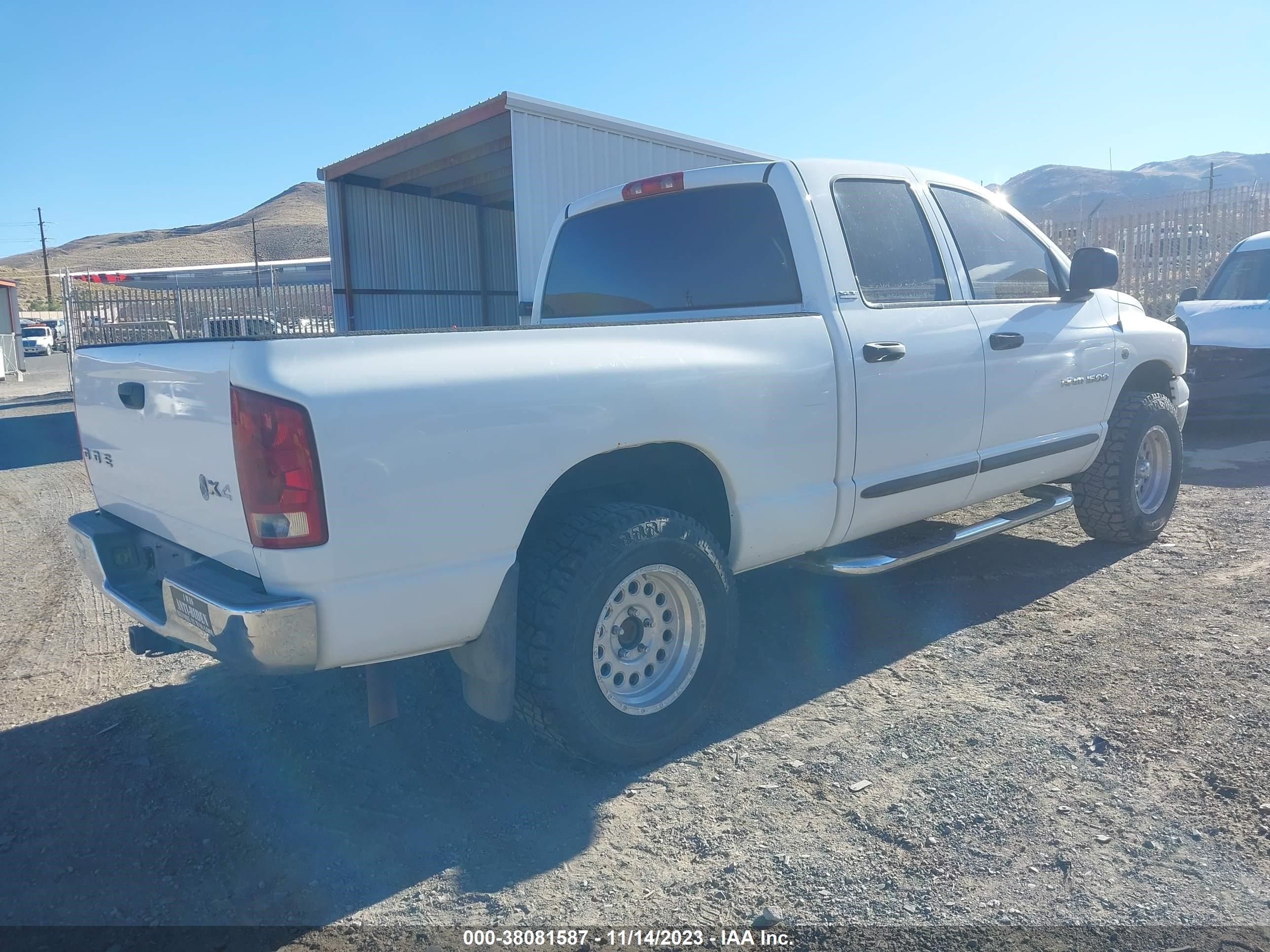 Photo 3 VIN: 3B7HU18N52G112031 - DODGE RAM 