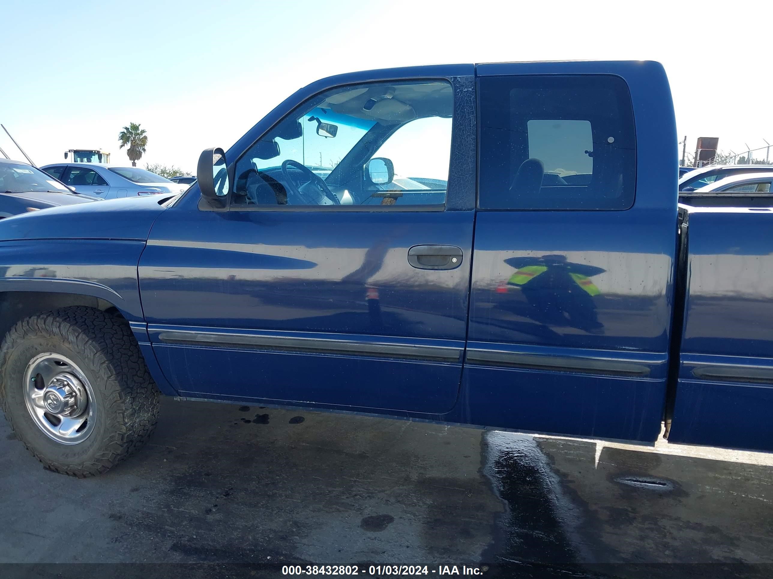 Photo 14 VIN: 3B7KC22D9WG116474 - DODGE RAM 