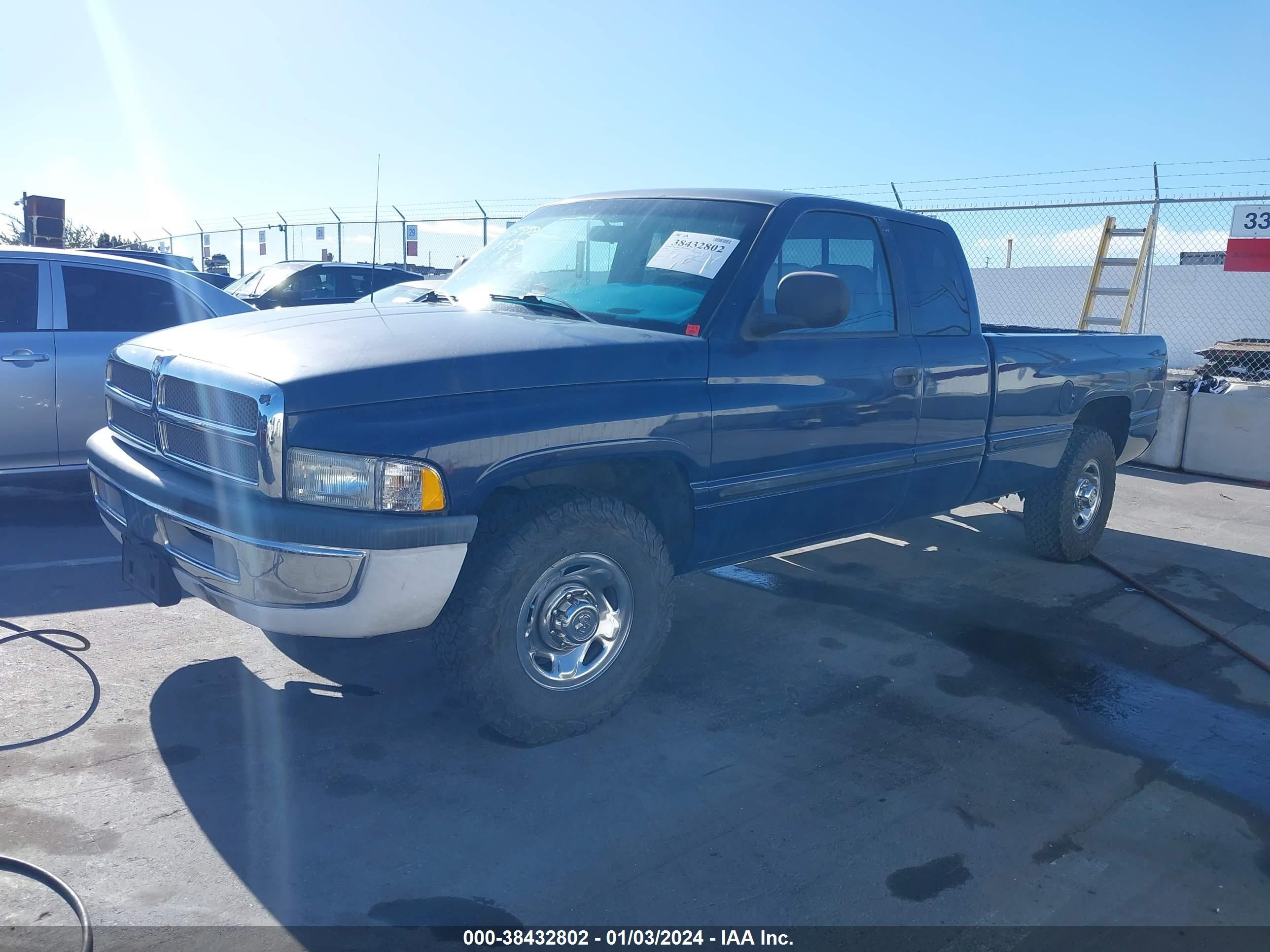 Photo 2 VIN: 3B7KC22D9WG116474 - DODGE RAM 