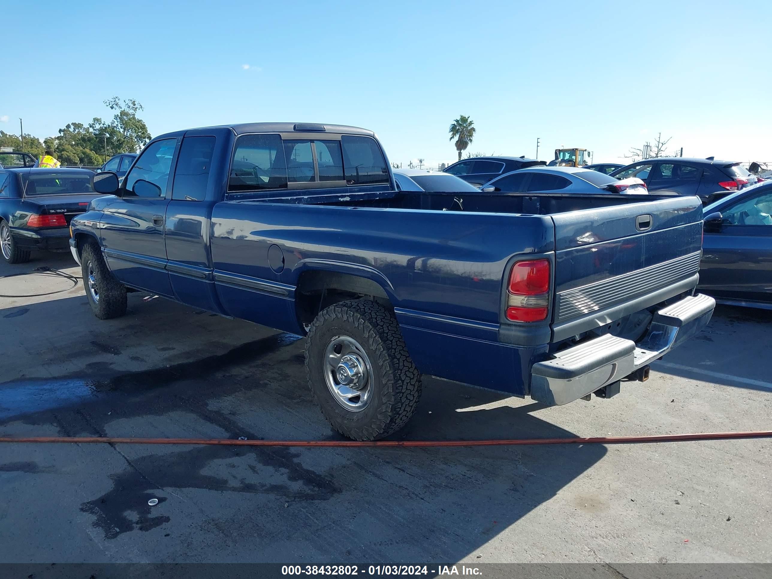 Photo 3 VIN: 3B7KC22D9WG116474 - DODGE RAM 