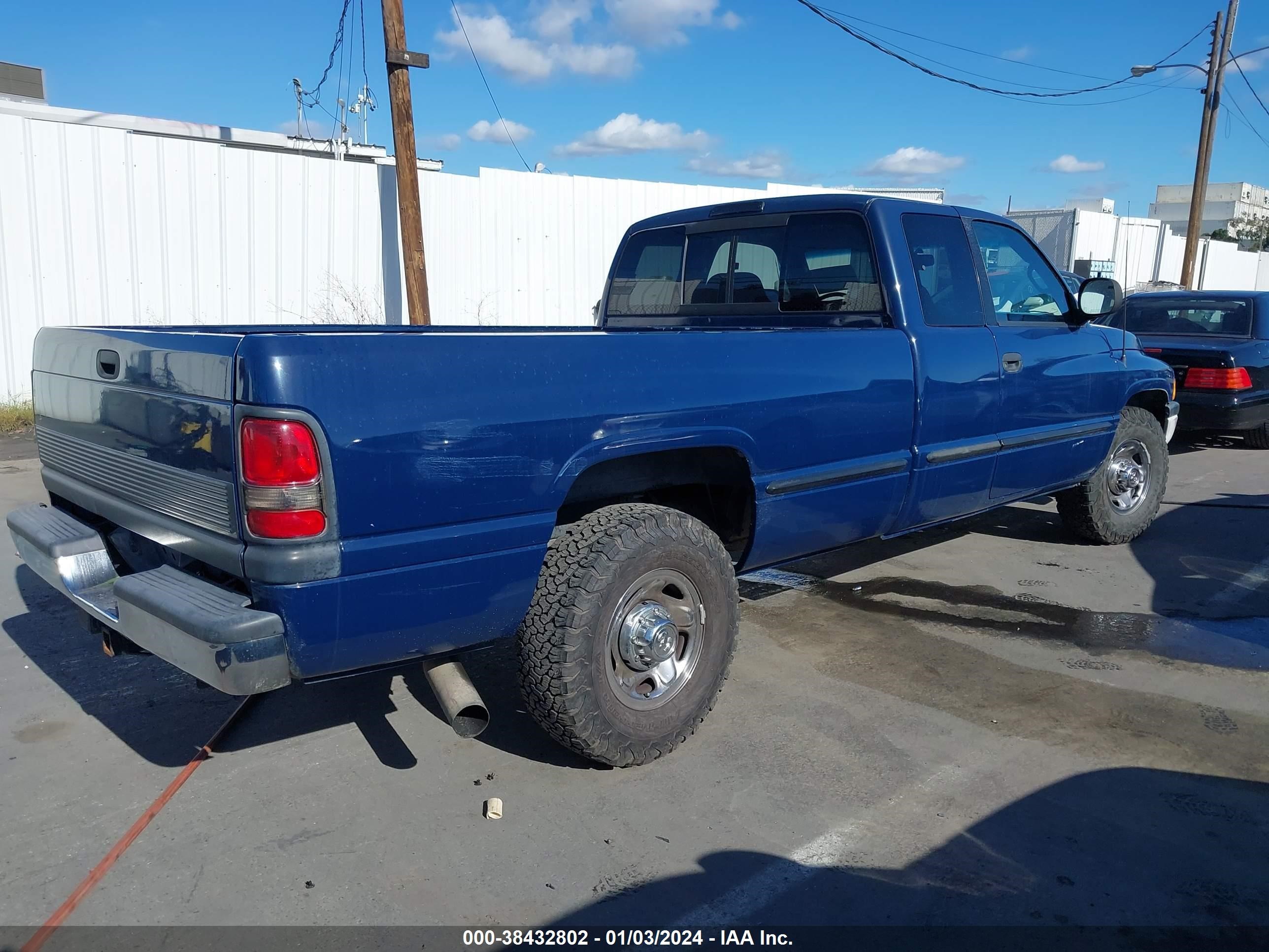 Photo 4 VIN: 3B7KC22D9WG116474 - DODGE RAM 