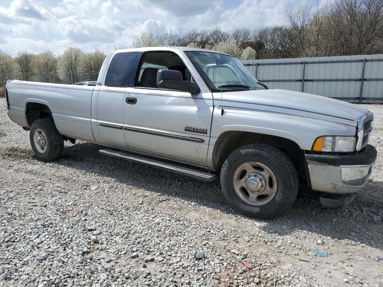 Photo 3 VIN: 3B7KC23602M305123 - DODGE RAM 