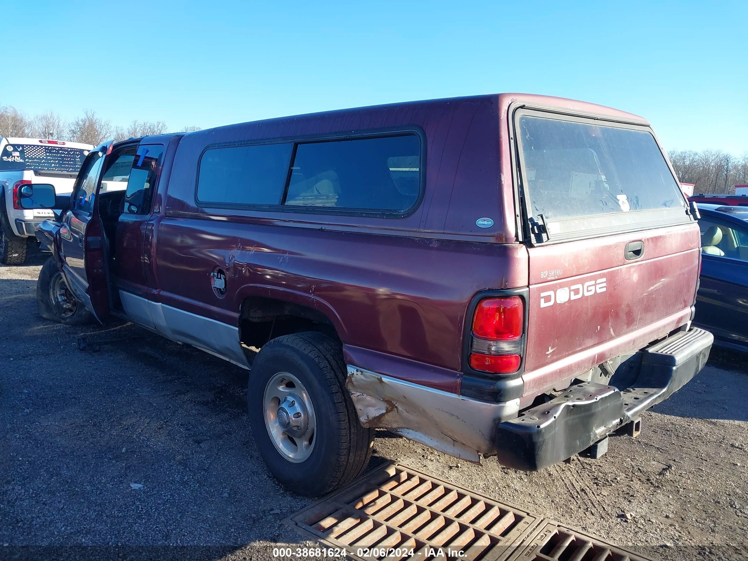 Photo 2 VIN: 3B7KC23661G746865 - DODGE RAM 