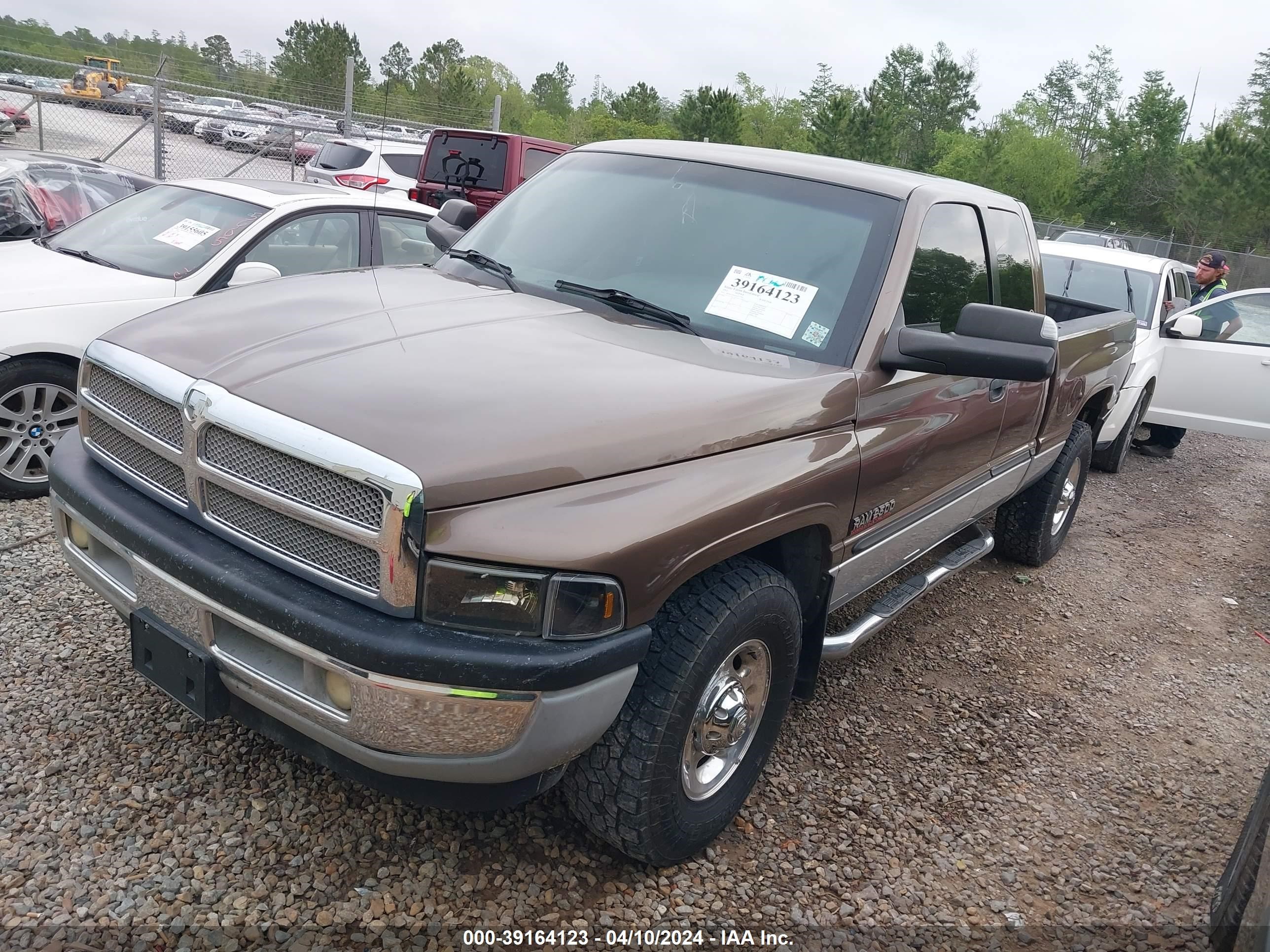 Photo 1 VIN: 3B7KC23681G237392 - DODGE RAM 