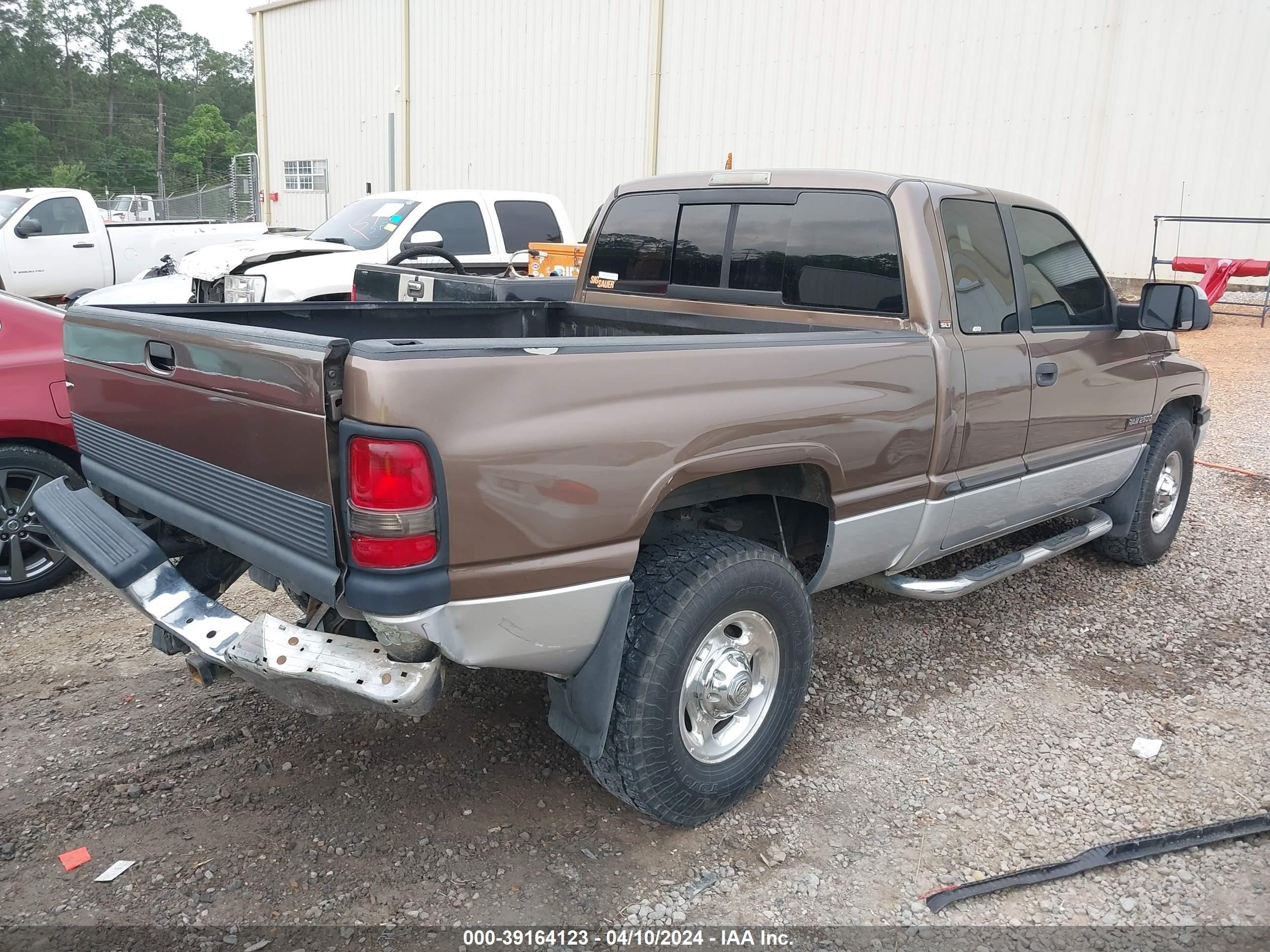 Photo 3 VIN: 3B7KC23681G237392 - DODGE RAM 