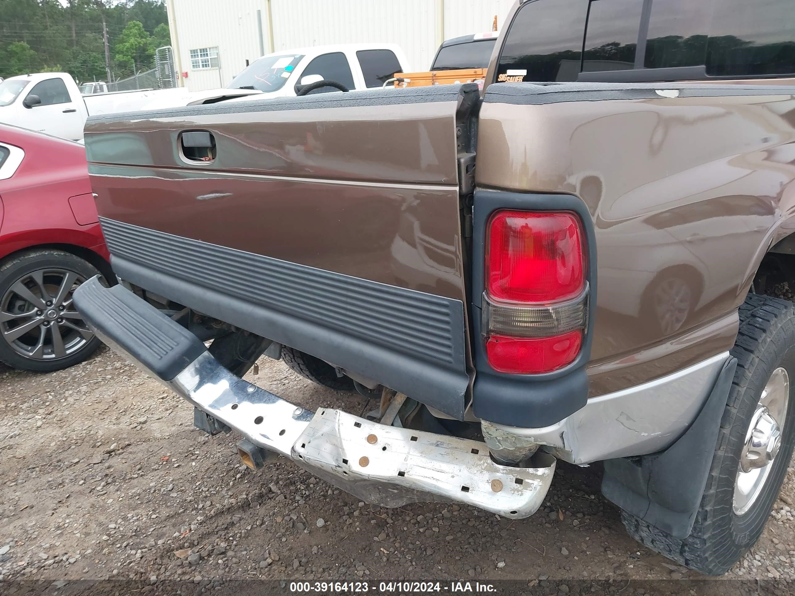 Photo 5 VIN: 3B7KC23681G237392 - DODGE RAM 