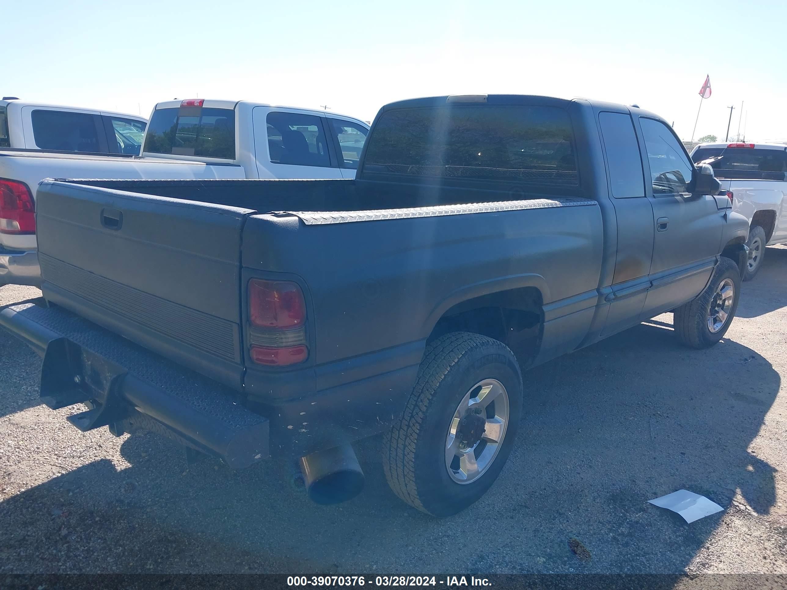 Photo 3 VIN: 3B7KC23691G244190 - DODGE RAM 