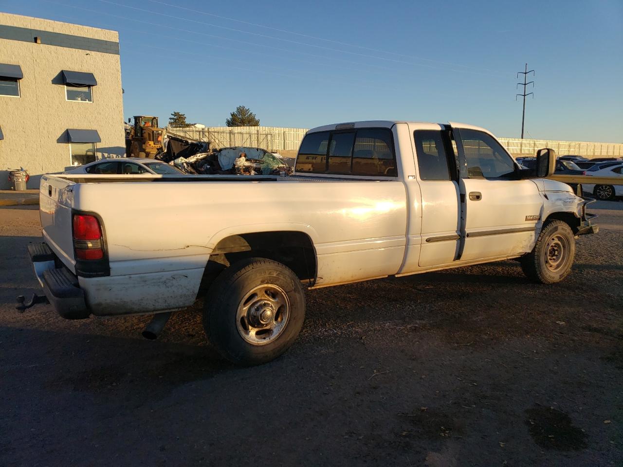 Photo 2 VIN: 3B7KC236X1G791811 - DODGE RAM 