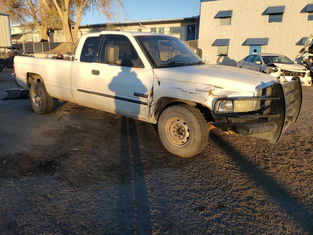 Photo 3 VIN: 3B7KC236X1G791811 - DODGE RAM 