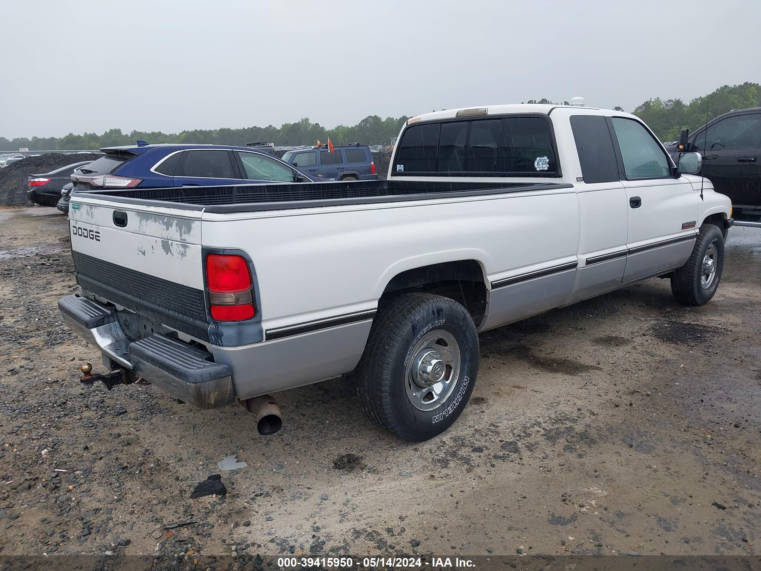 Photo 3 VIN: 3B7KC23DXVM593056 - DODGE RAM 